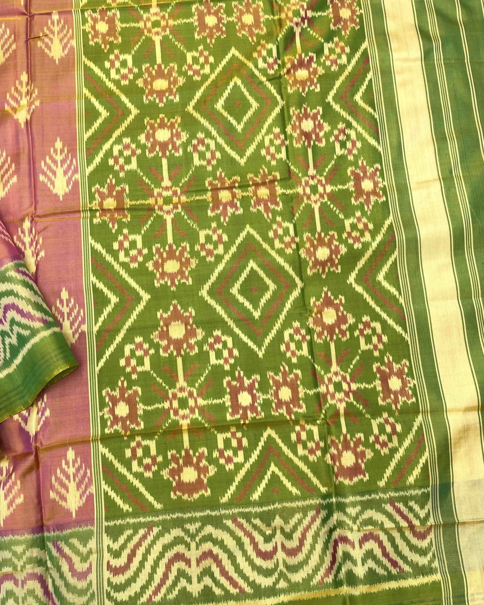 Parrot Green & Peack Pink Fancy Leaves Patola Saree - SindhoiPatolaArt