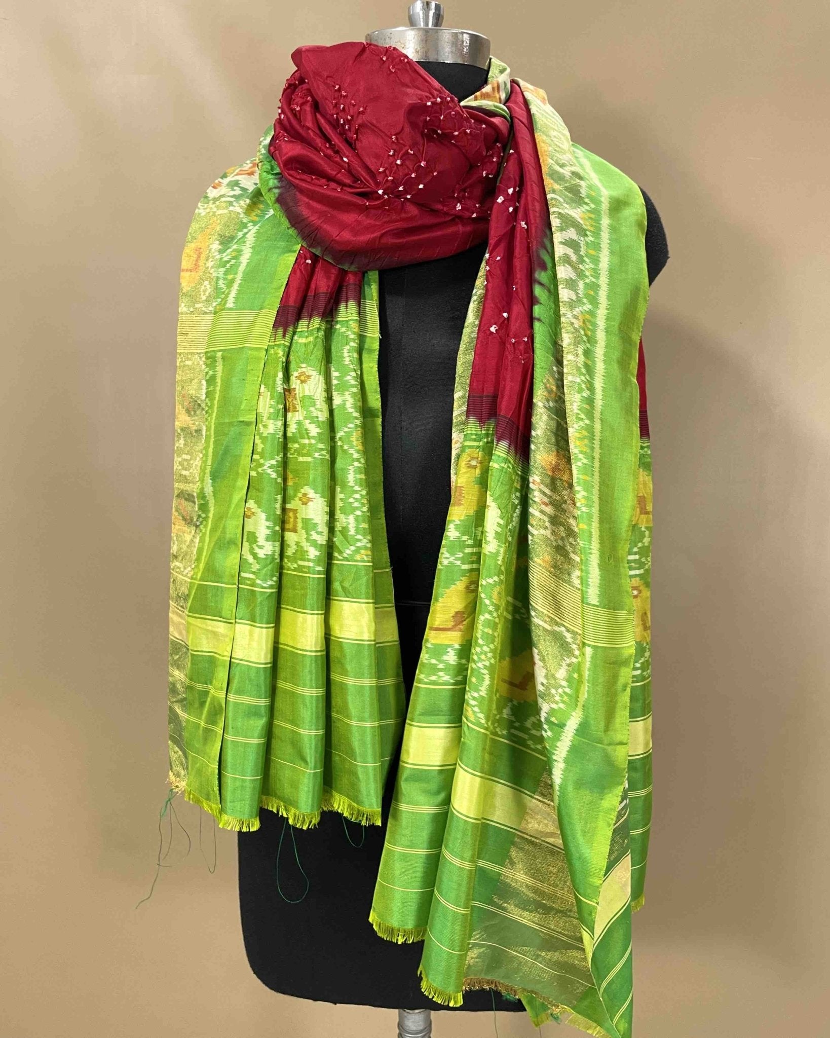 Parrot Green & Red Bandhani Patola Dupatta - SindhoiPatolaArt