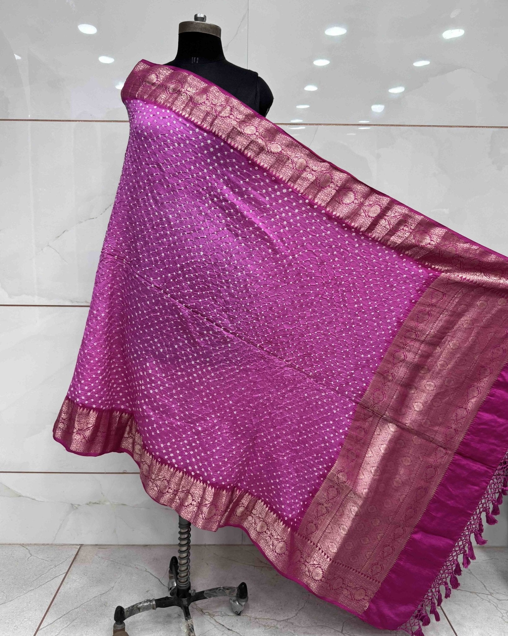 Pink & Light Pink Kanchipuram Bandhani Dupatta - SindhoiPatolaArt