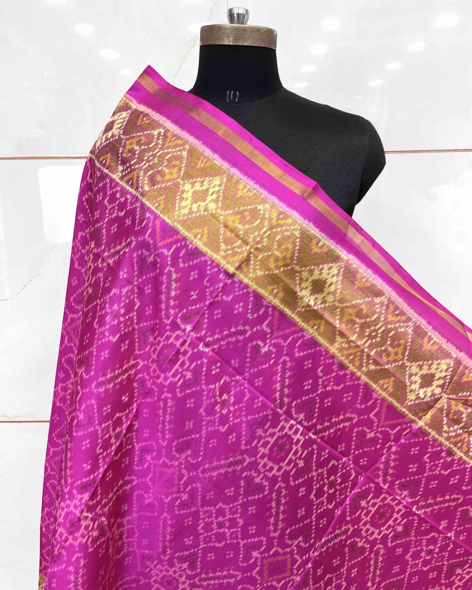 Pink Manekchowk Patola Dupatta - SindhoiPatolaArt