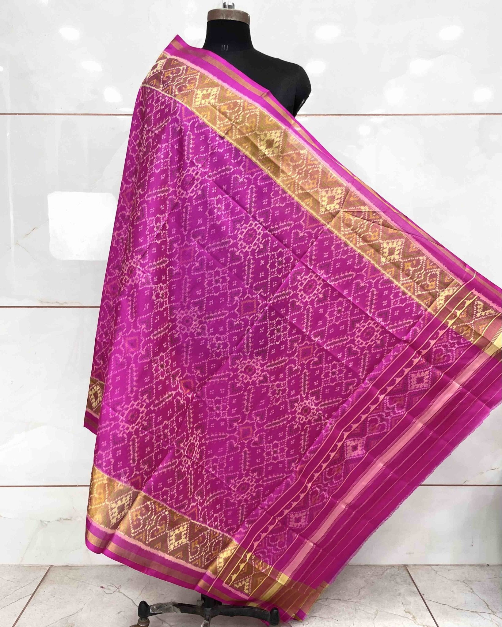 Pink Manekchowk Patola Dupatta - SindhoiPatolaArt
