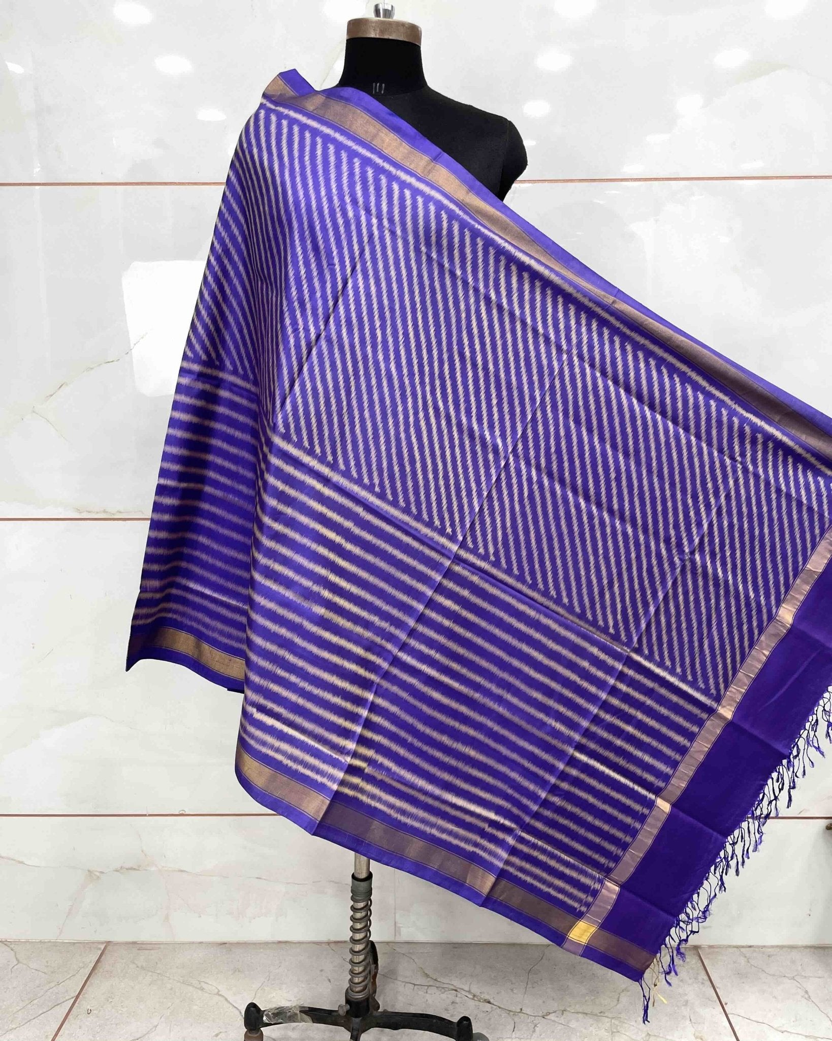 Purple Lining Patola Dupatta - SindhoiPatolaArt