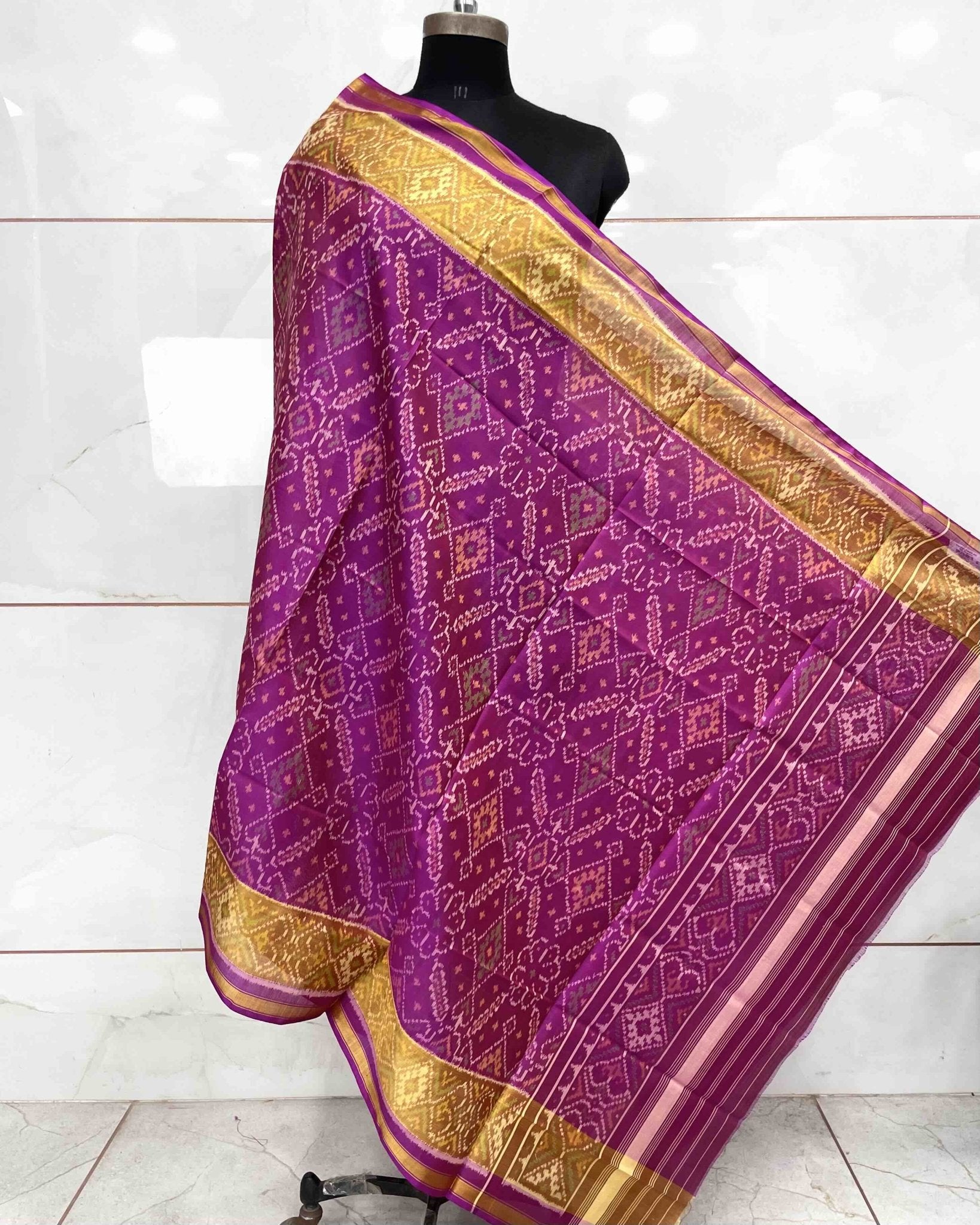 Purplish Pink Manekchowk Patola Dupatta - SindhoiPatolaArt