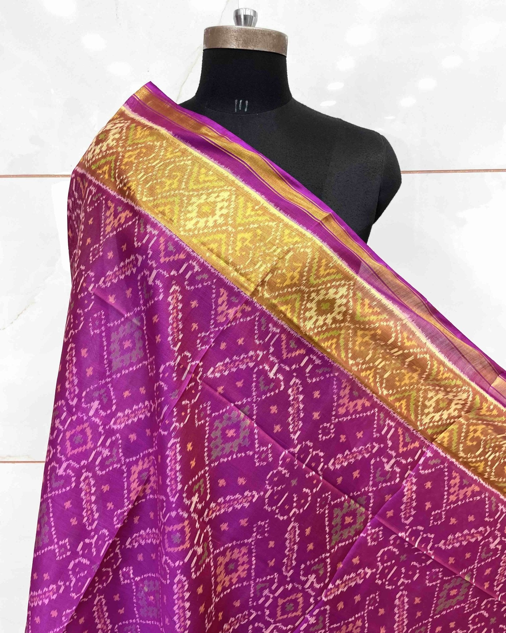 Purplish Pink Manekchowk Patola Dupatta - SindhoiPatolaArt