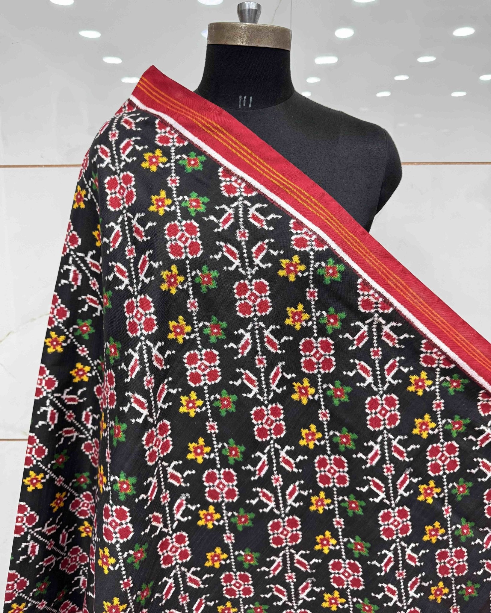 Red & Black Flower Patola Dupatta - SindhoiPatolaArt