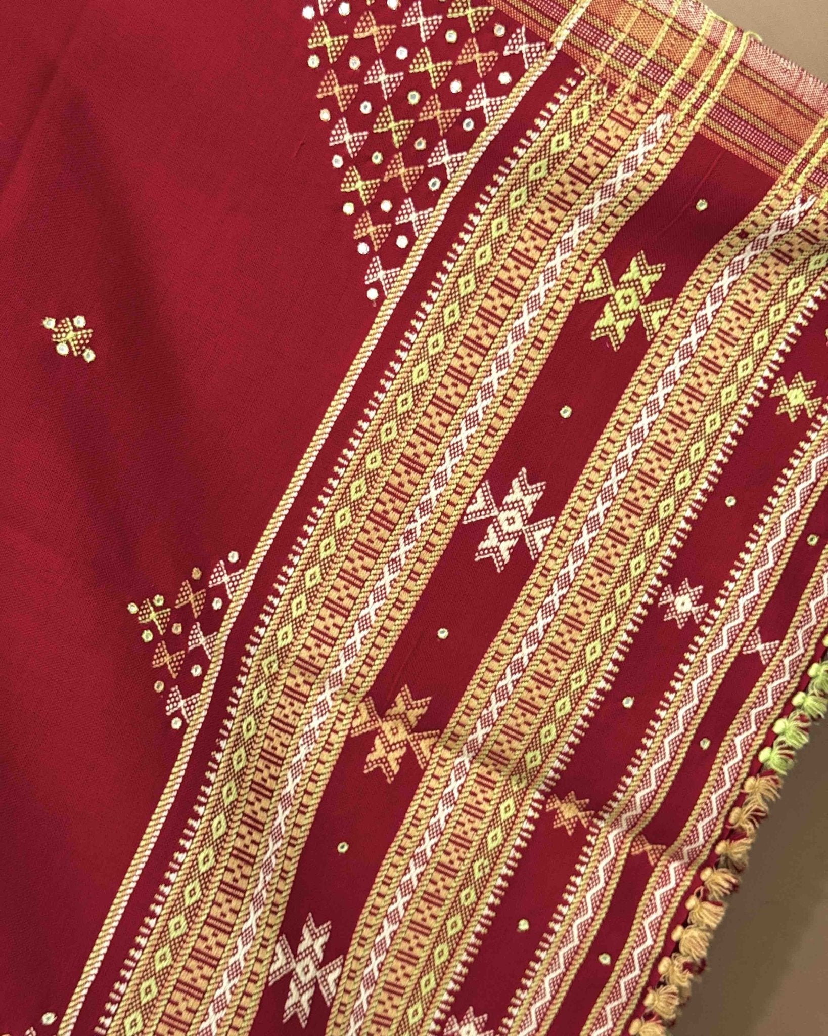 Red Butta Mirror & Corner Mirror Kutchi Woolen Shawl - SindhoiPatolaArt