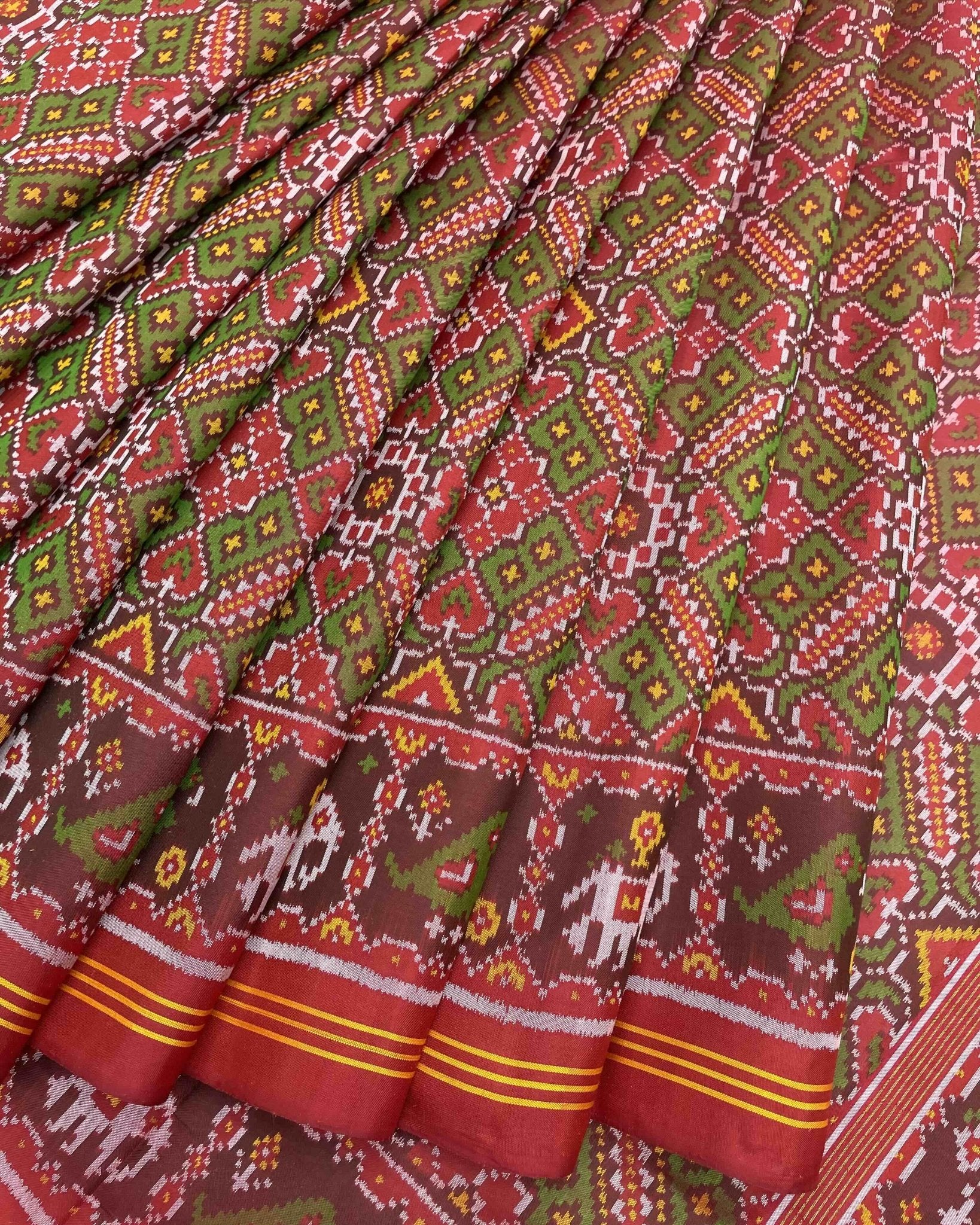 Red & Green Manekchowk Patola Saree - SindhoiPatolaArt