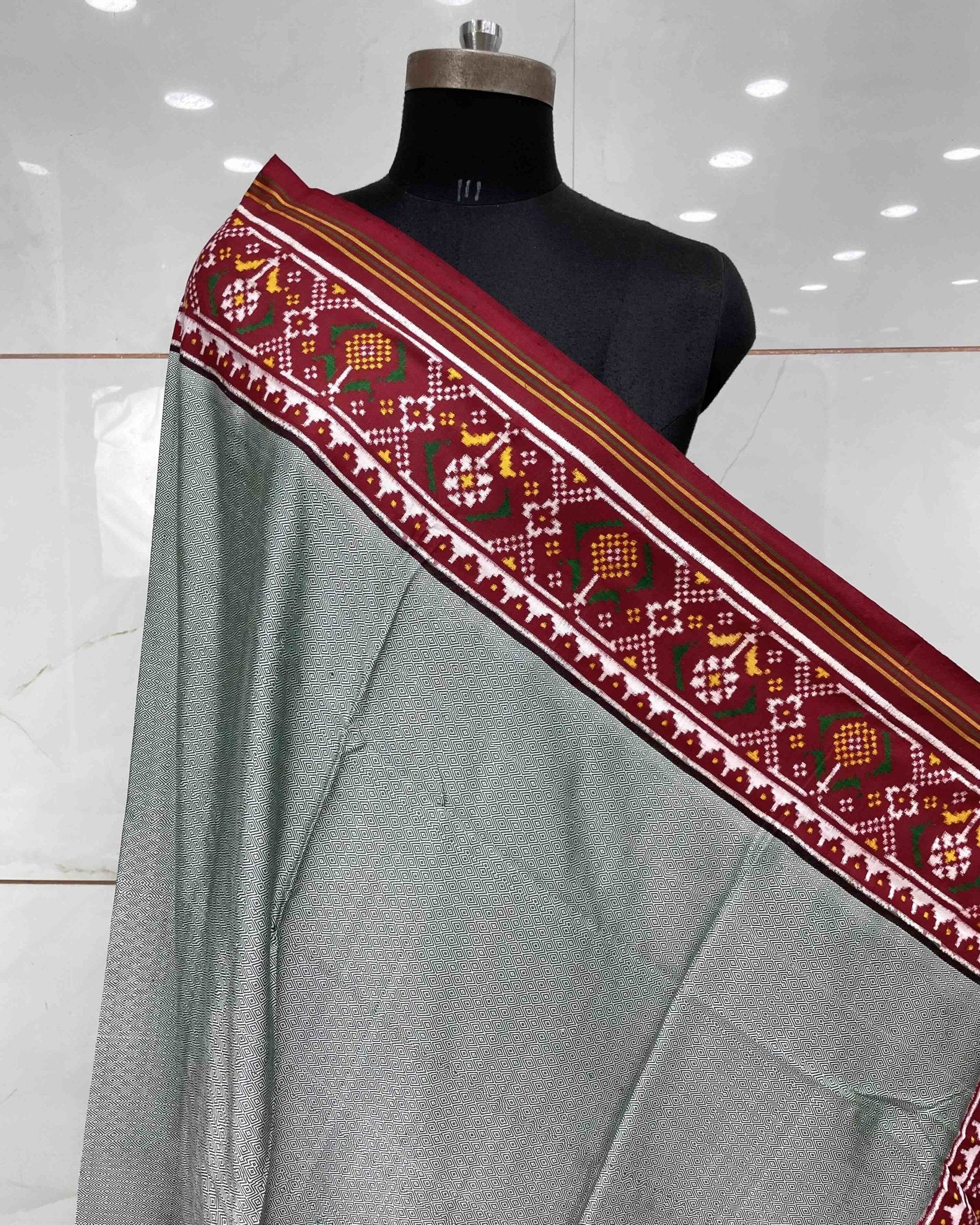 Red & Light Green Pattern Design Patola Dupatta - SindhoiPatolaArt