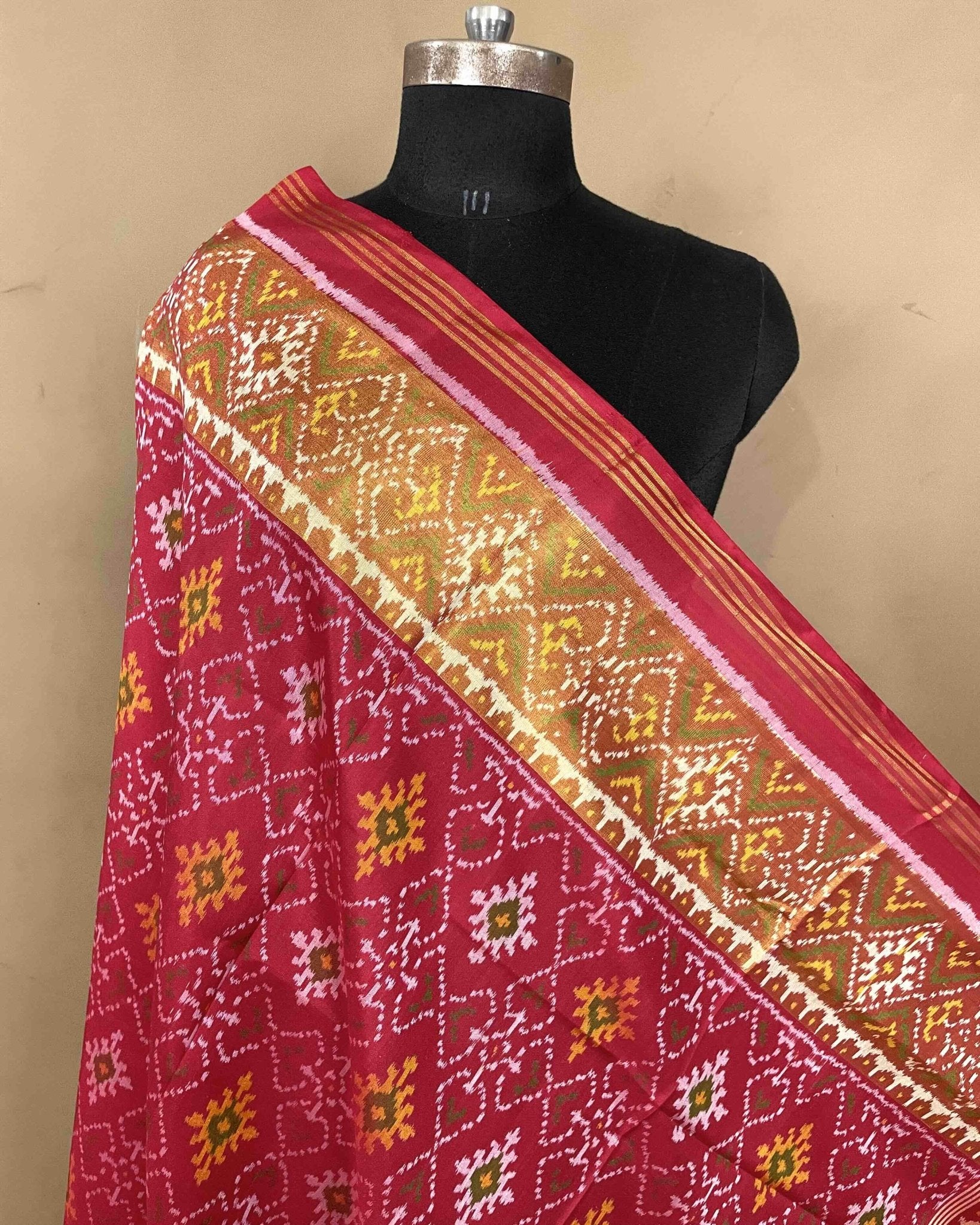 Red Panchanda Patola Dupatta - SindhoiPatolaArt