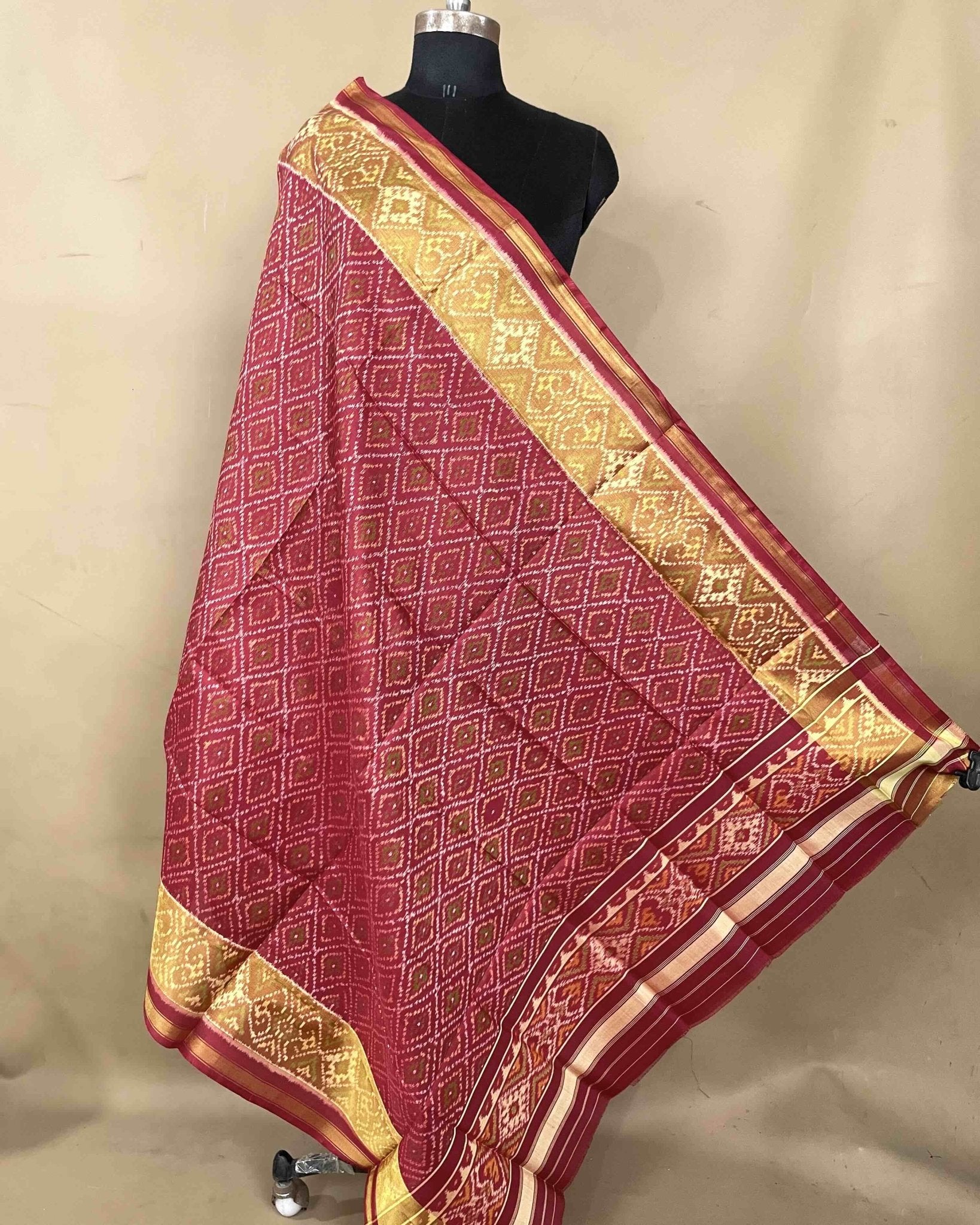 Red Panchanda Patola Dupatta - SindhoiPatolaArt