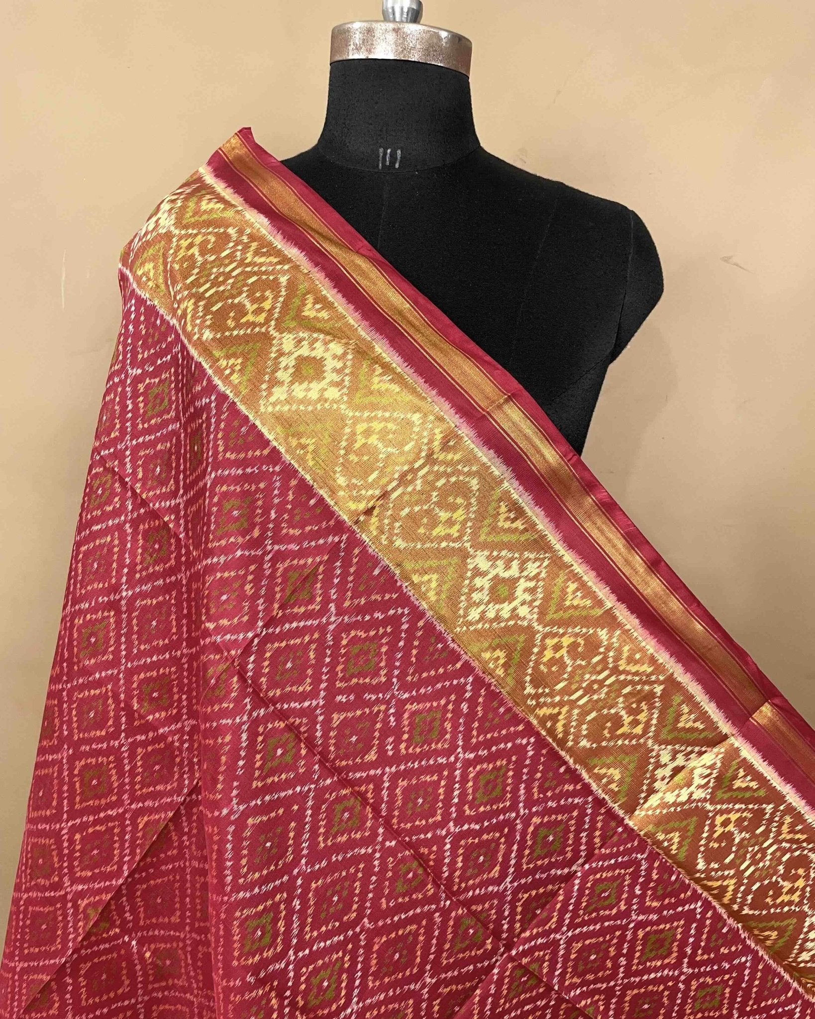 Red Panchanda Patola Dupatta - SindhoiPatolaArt