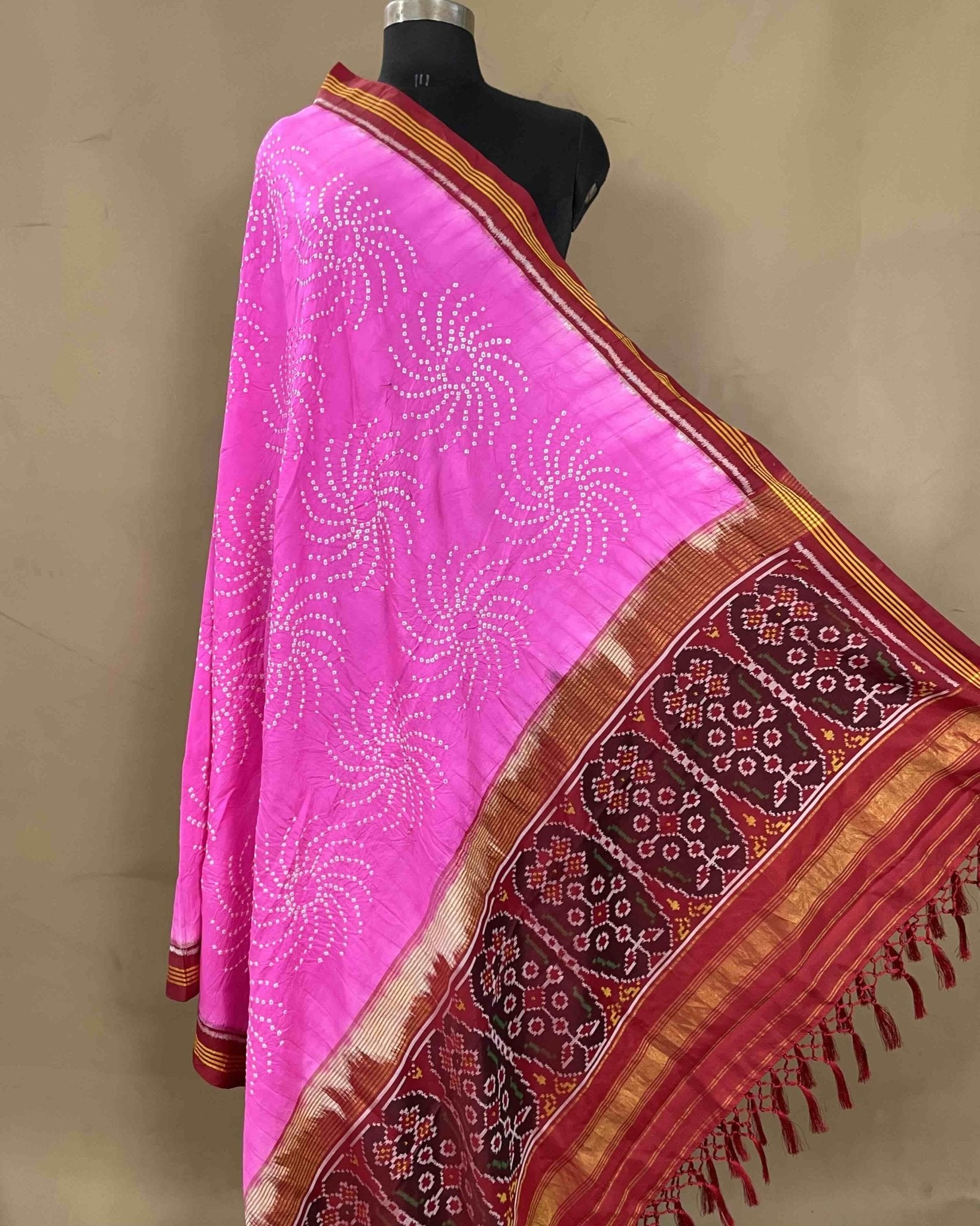 Red & Pink Bandhani Patola Dupatta - SindhoiPatolaArt