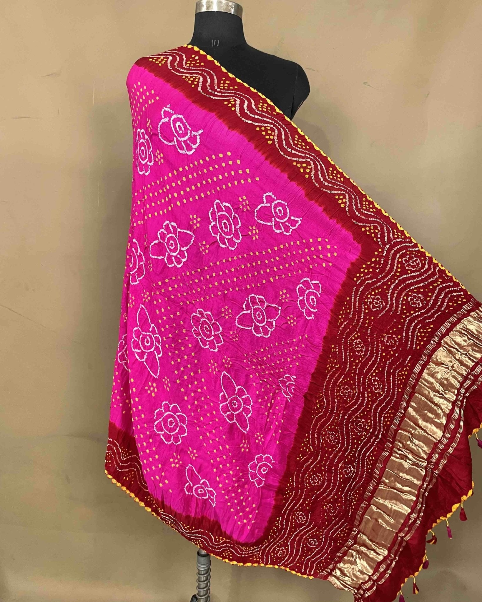 Red & Pink Gajji Bandhani Dupatta - SindhoiPatolaArt