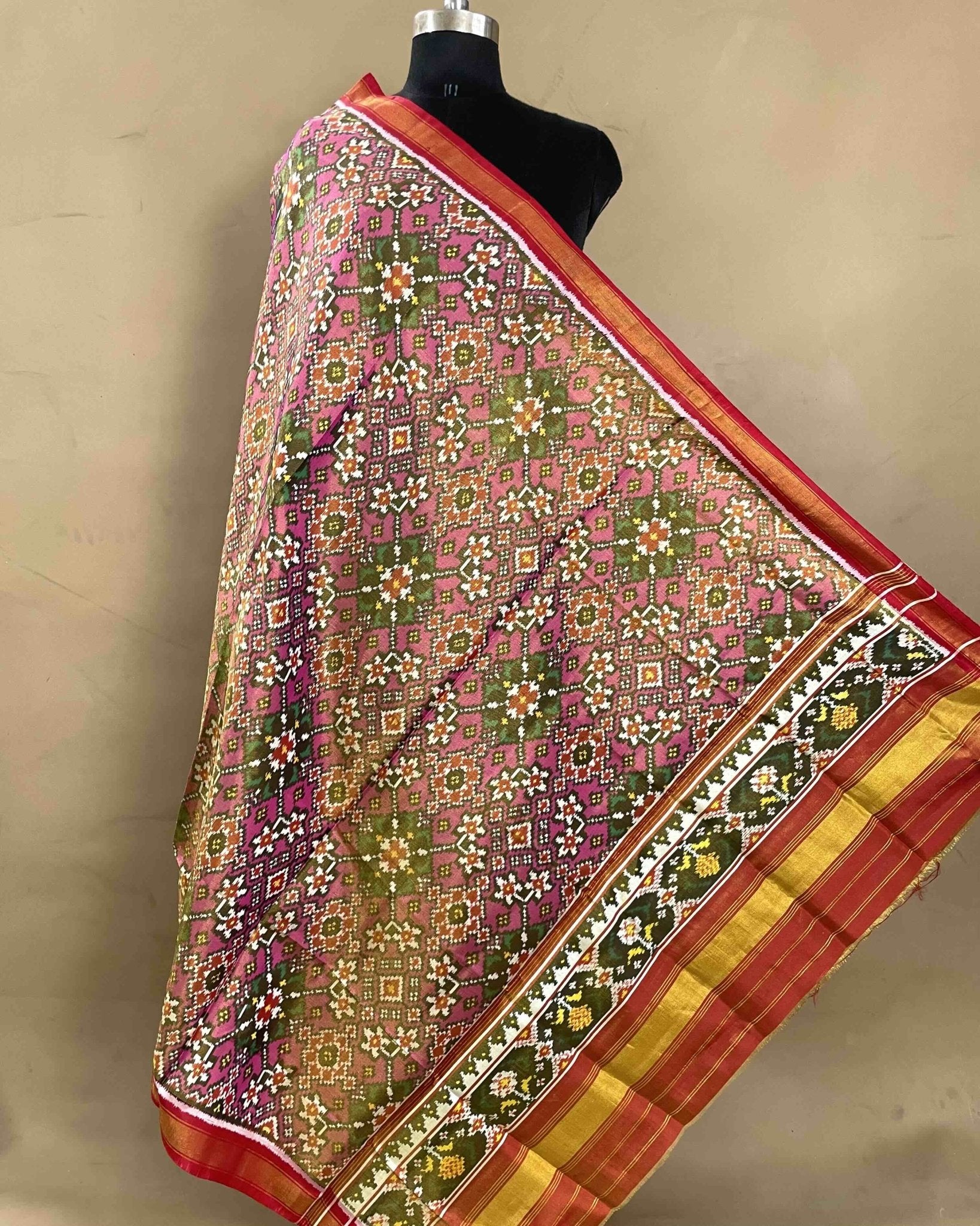 Red & Pink Navratan Tissue Patola Dupatta - SindhoiPatolaArt