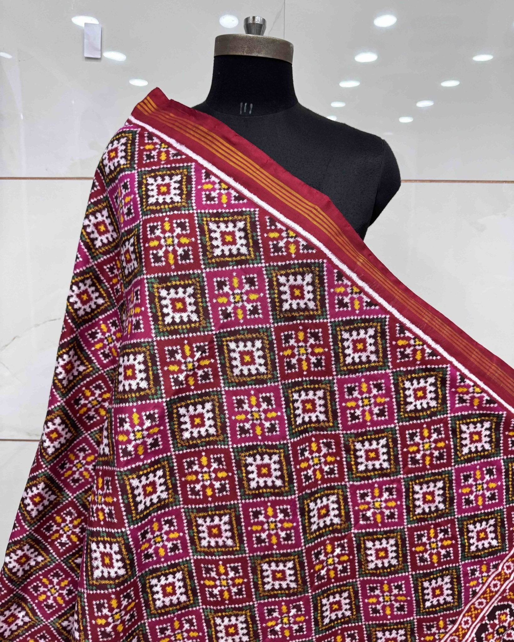 Red & Pink Panchanda Double Ikat Patola Dupatta - SindhoiPatolaArt