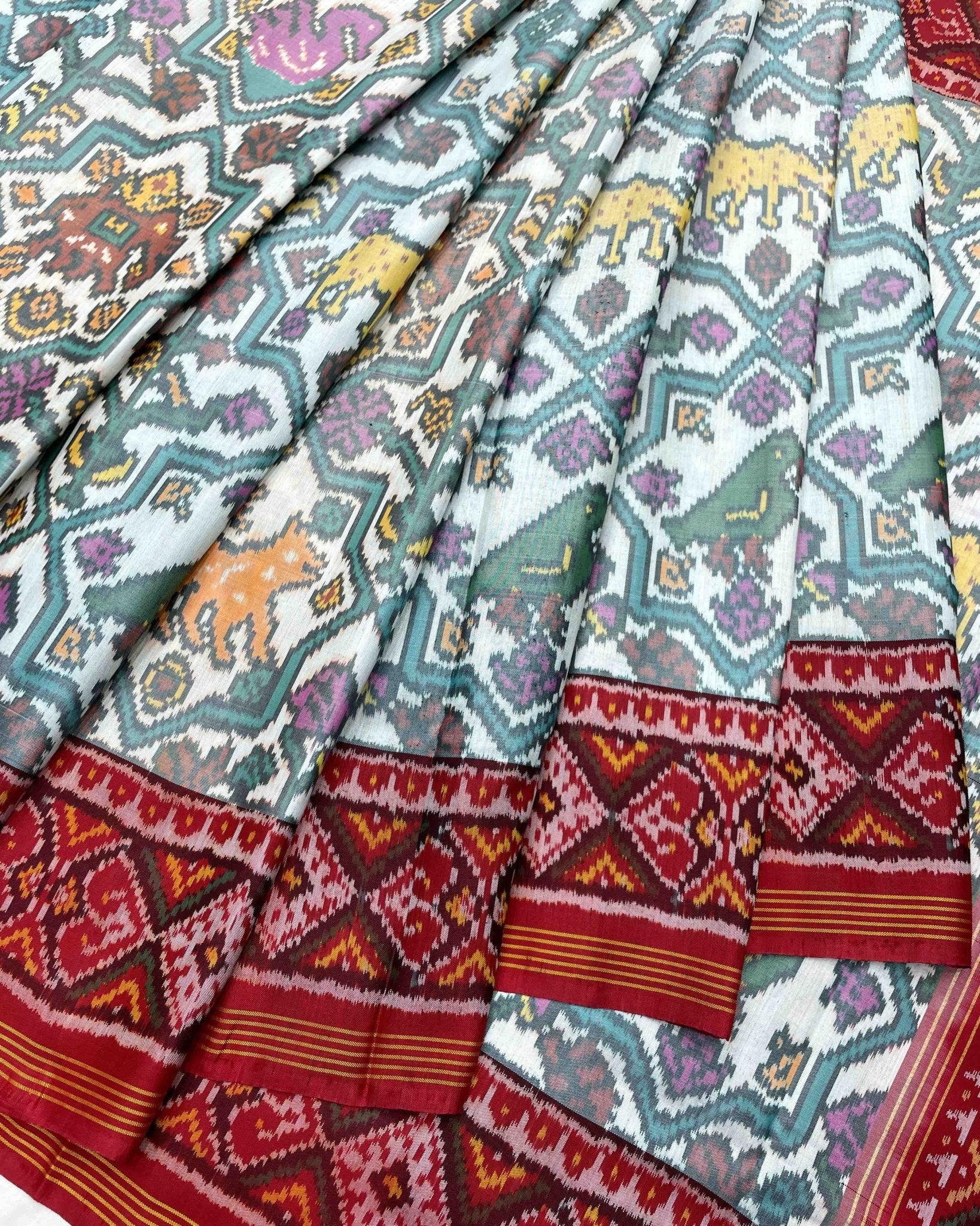 Red & White Big Figure Narikunj Designer Patola Saree - SindhoiPatolaArt