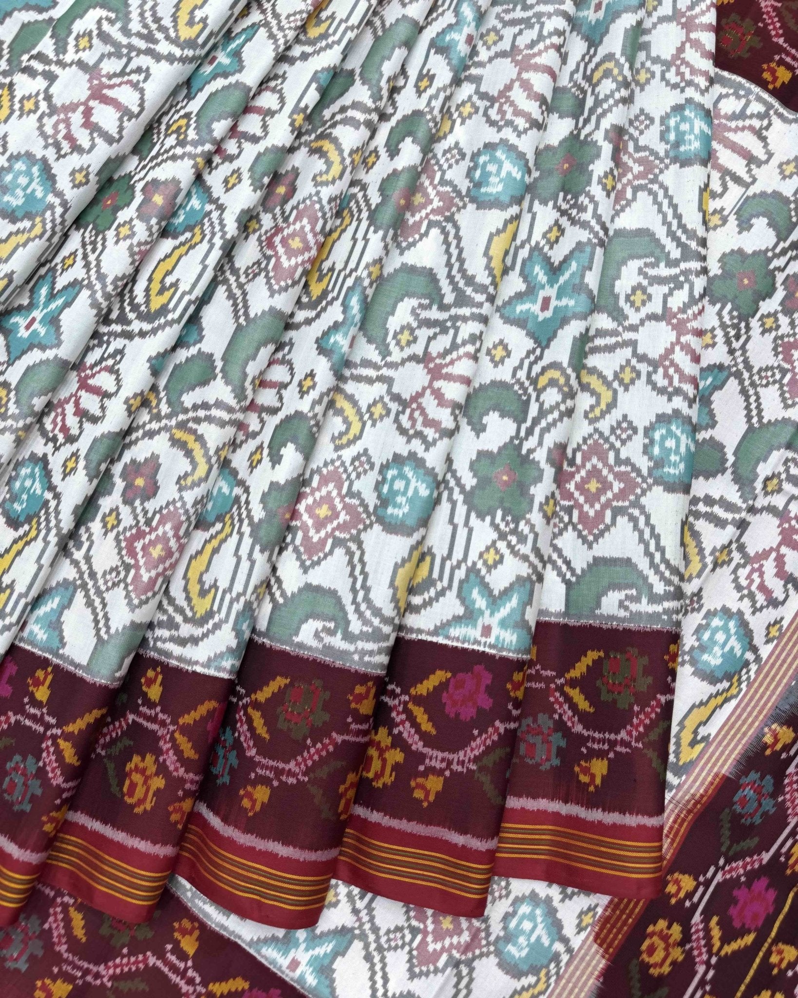 Red & White Fancy Flower Semi Double Ikat Patola Saree - SindhoiPatolaArt