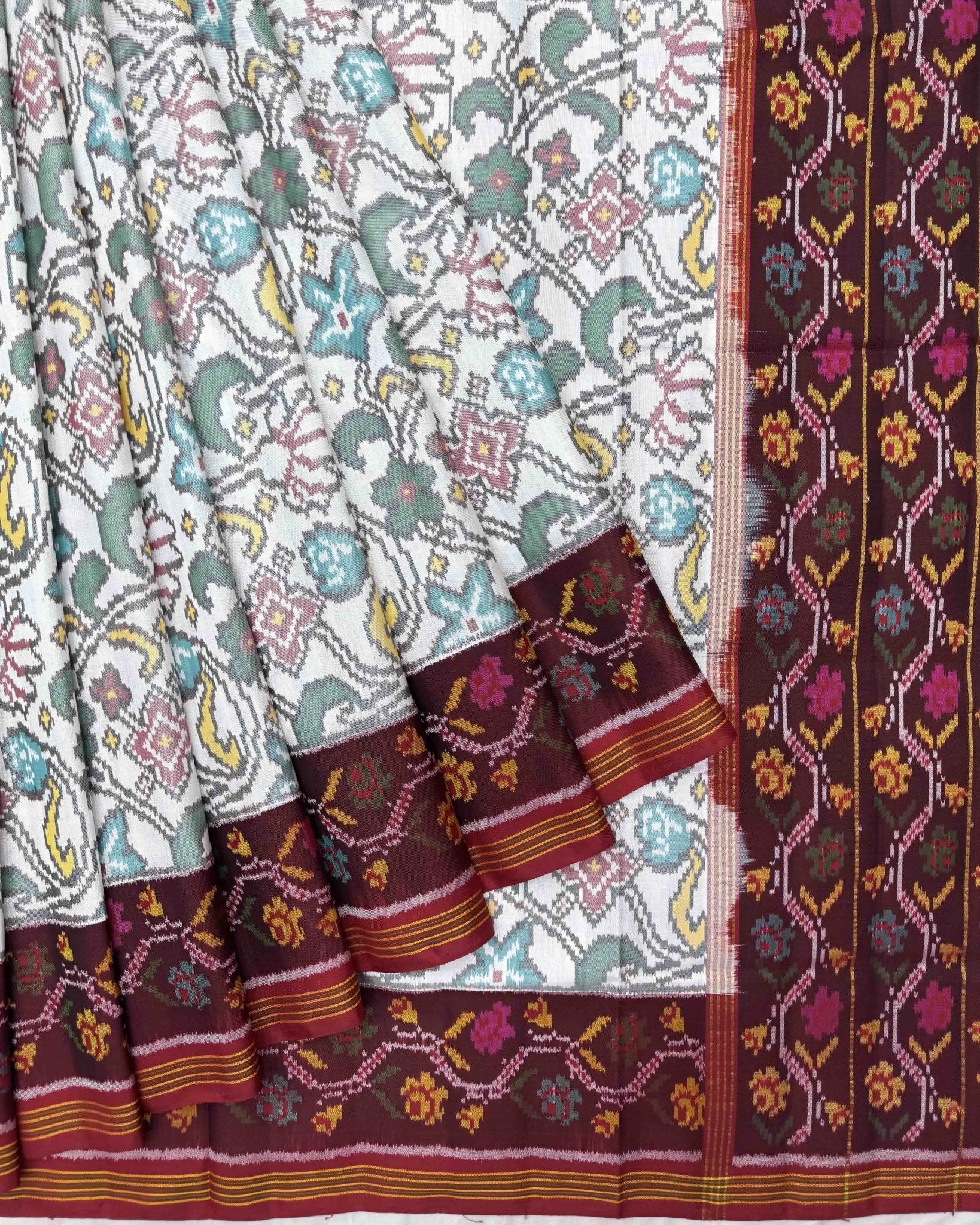 Red & White Fancy Flower Semi Double Ikat Patola Saree - SindhoiPatolaArt