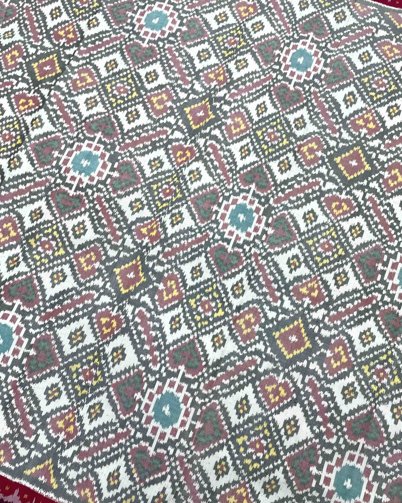 Red & White Manekchowk Patola Saree - SindhoiPatolaArt
