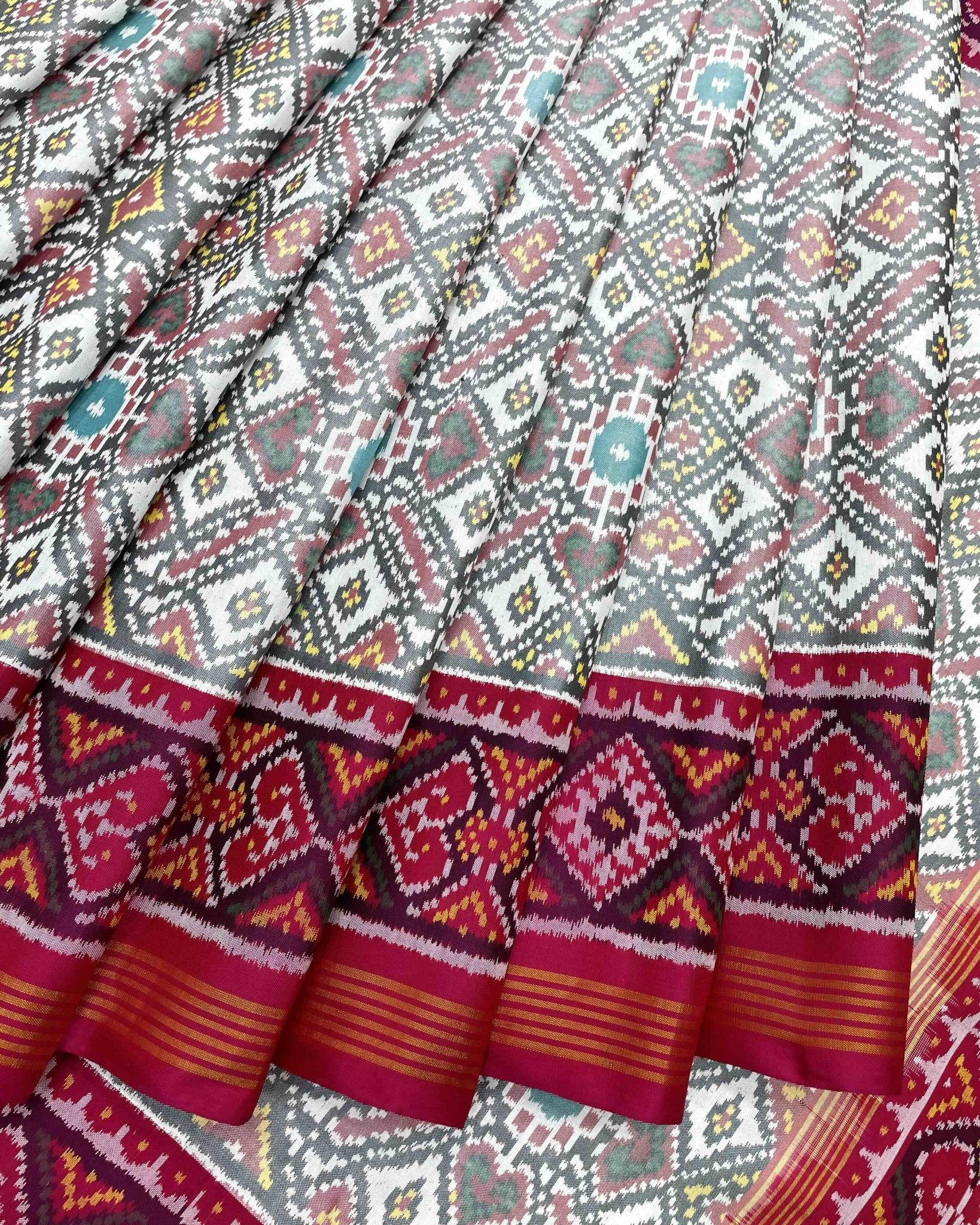 Red & White Manekchowk Patola Saree - SindhoiPatolaArt