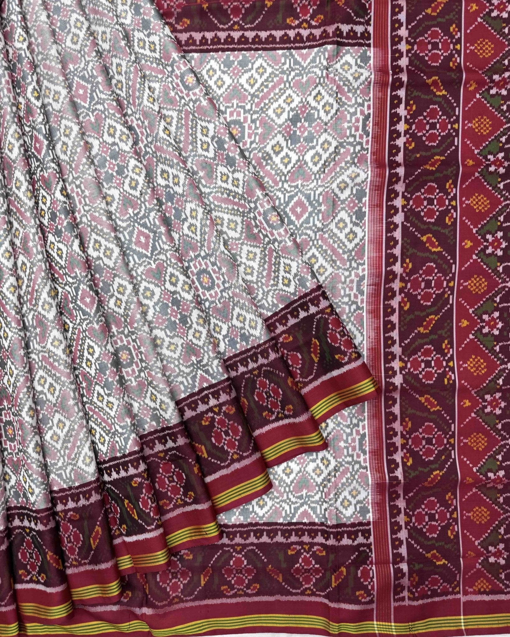 Red & White Manekchowk Semi Double Ikat Patola Saree - SindhoiPatolaArt