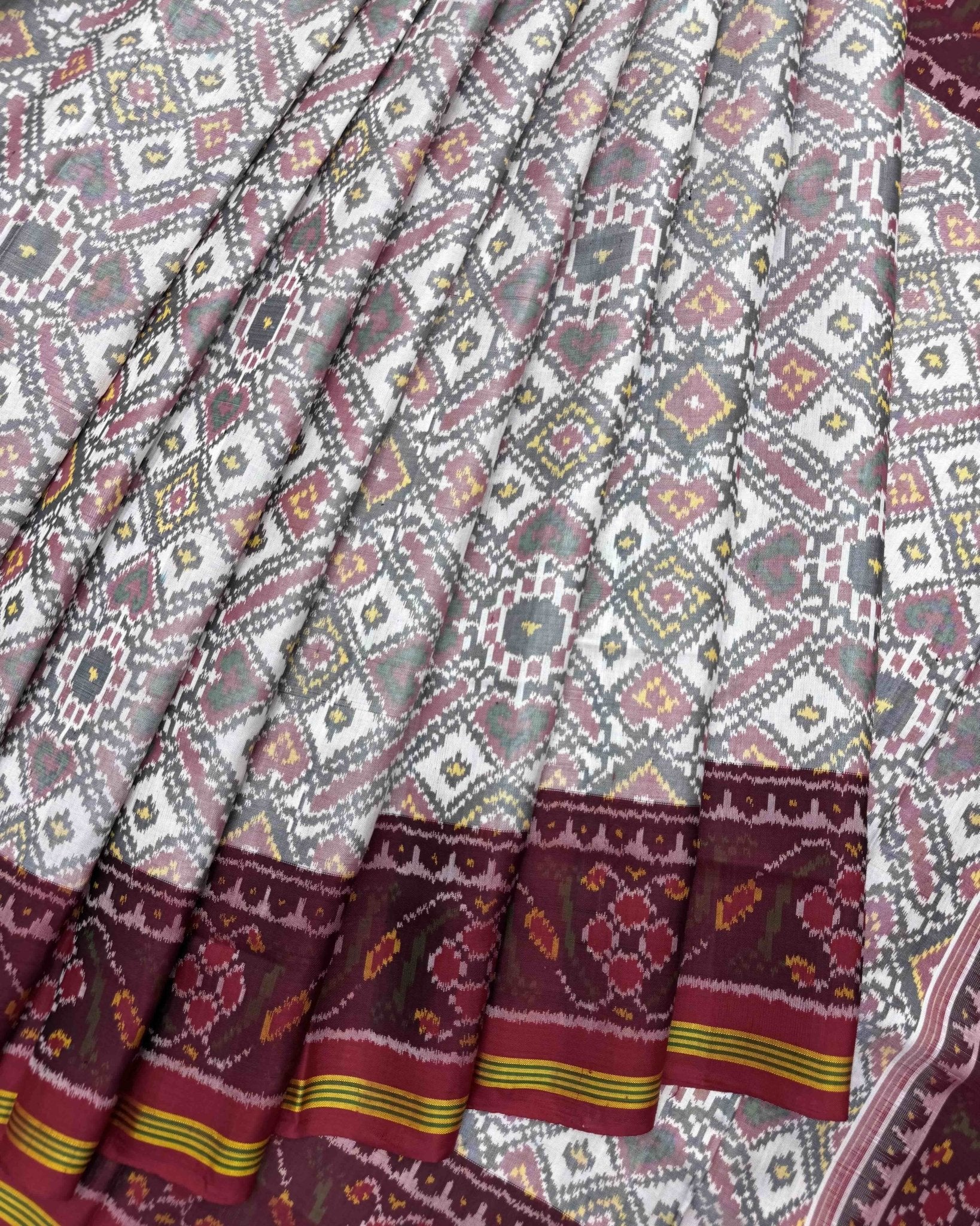 Red & White Manekchowk Semi Double Ikat Patola Saree - SindhoiPatolaArt