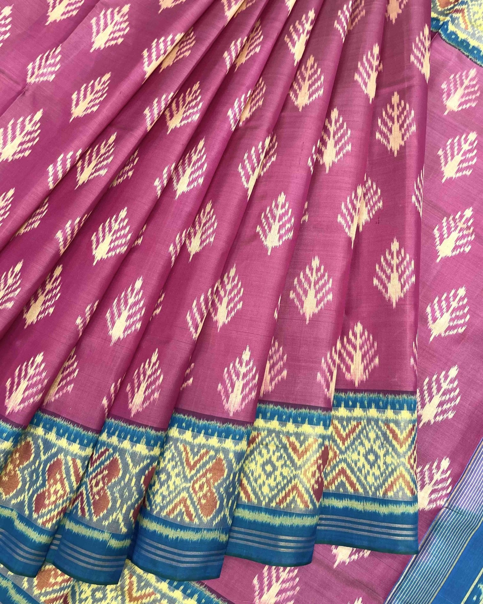 Sky Blue & Pink Fancy Leaves Patola Saree - SindhoiPatolaArt