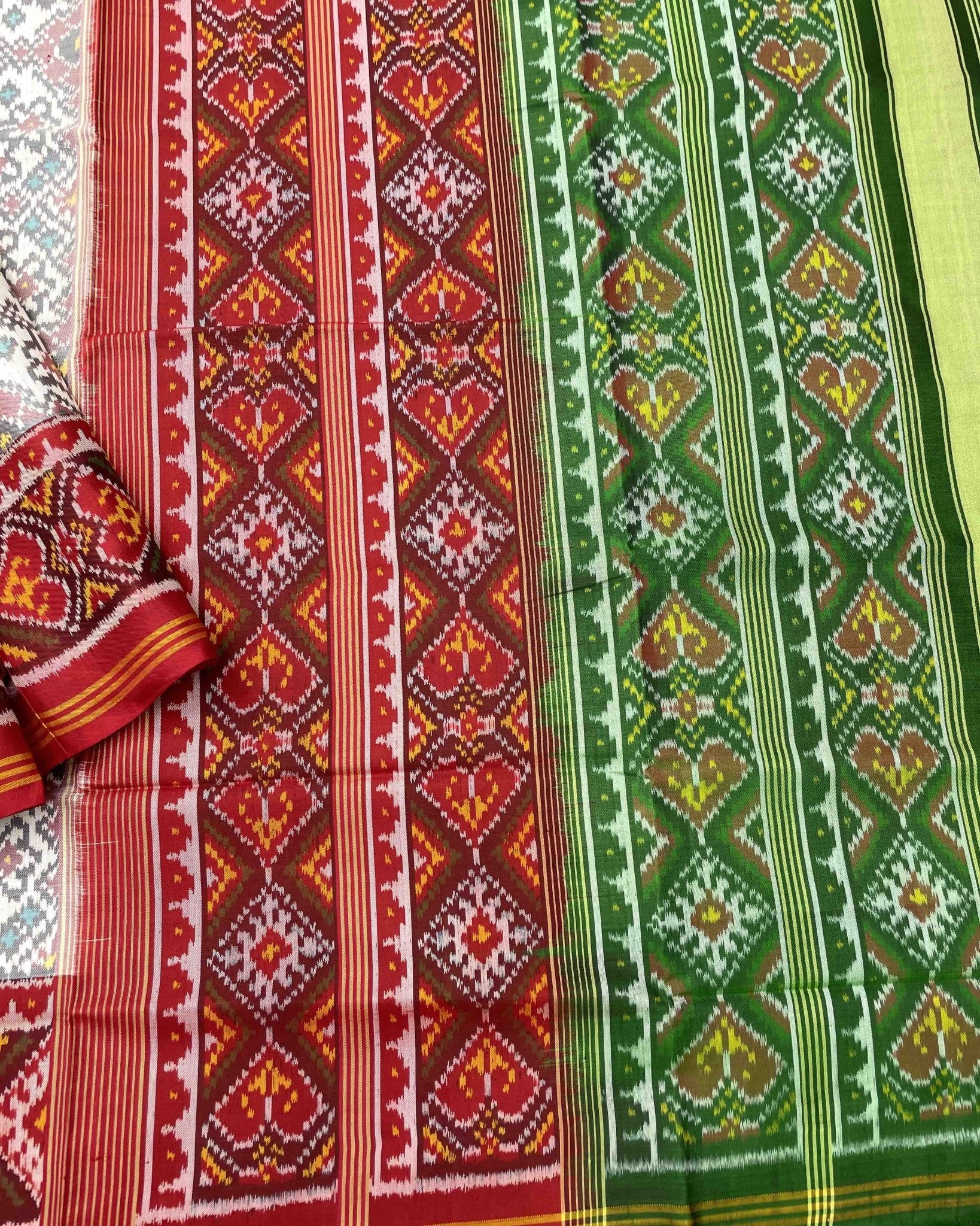 White Ganga Jamuna Navratan Designer Patola Saree - SindhoiPatolaArt