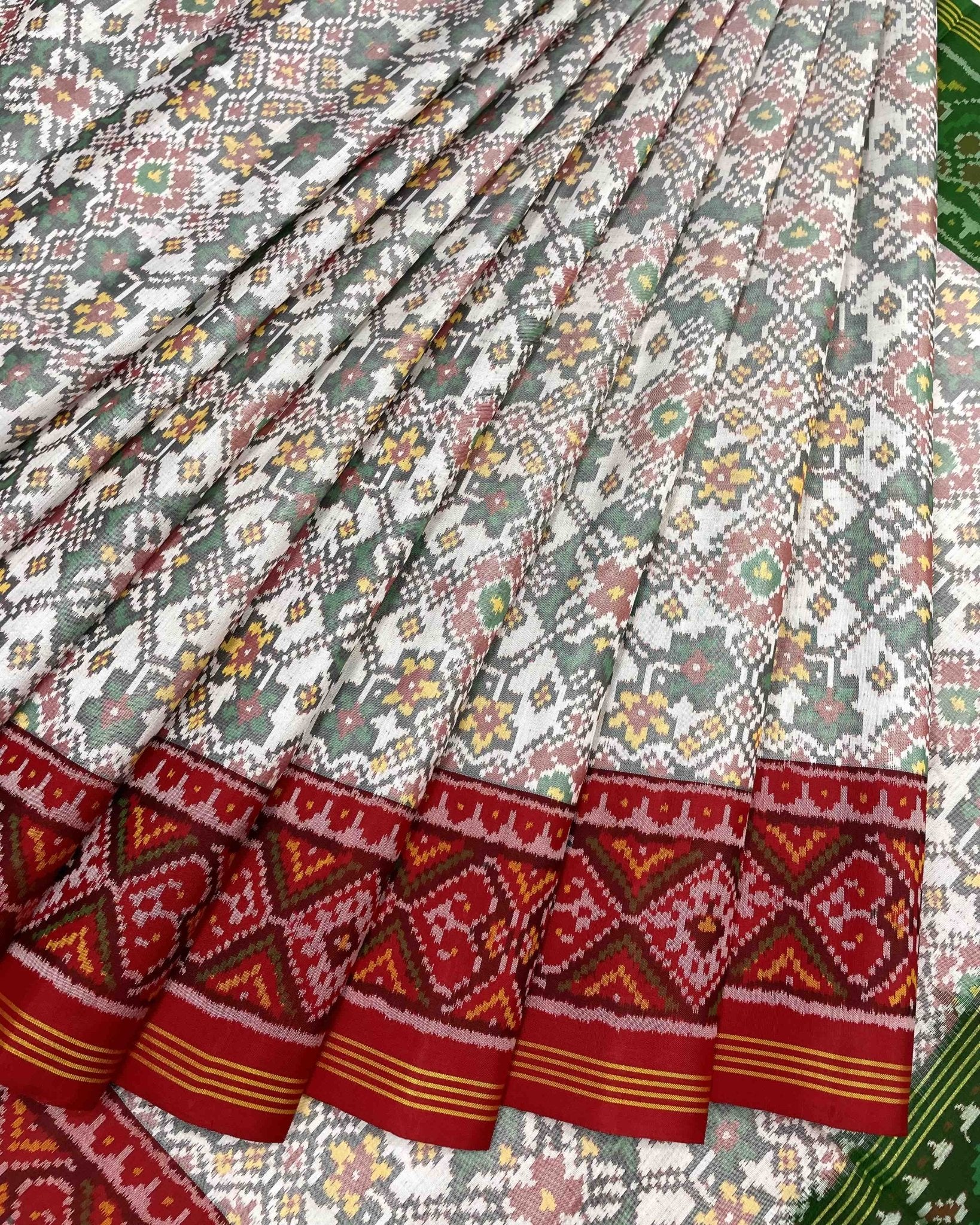 White Navratan Ganga Jamuna Designer Patola Saree - SindhoiPatolaArt
