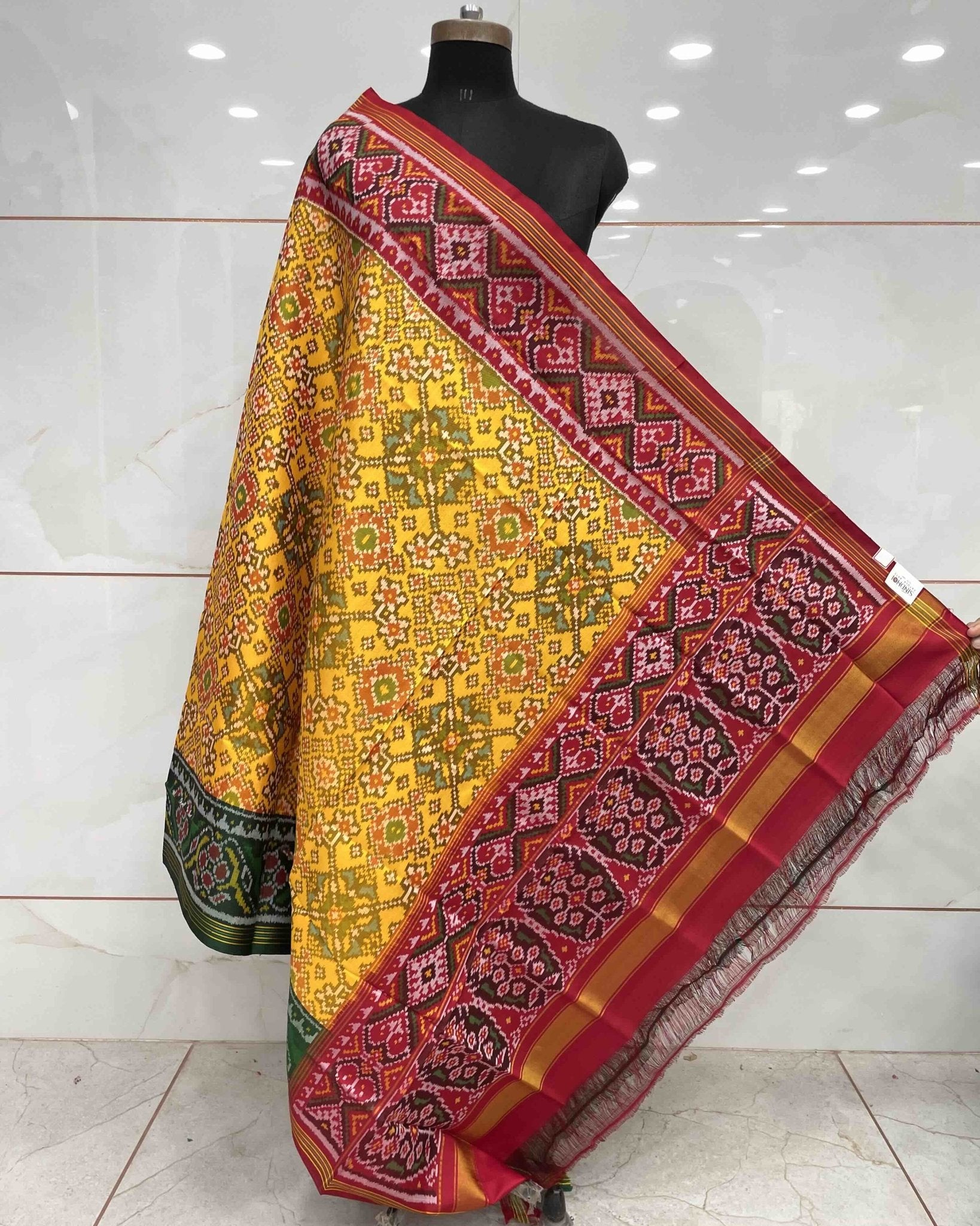 Yellow Ganga Jamuna Navratan Patola Dupatta - SindhoiPatolaArt