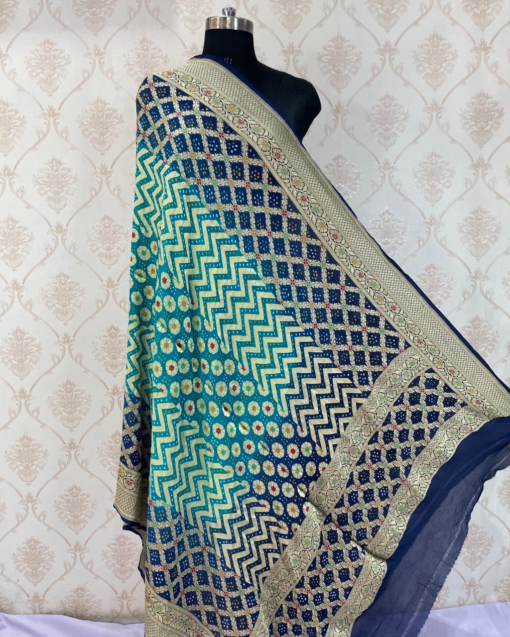 Bandhani Dupatta - SindhoiPatolaArt
