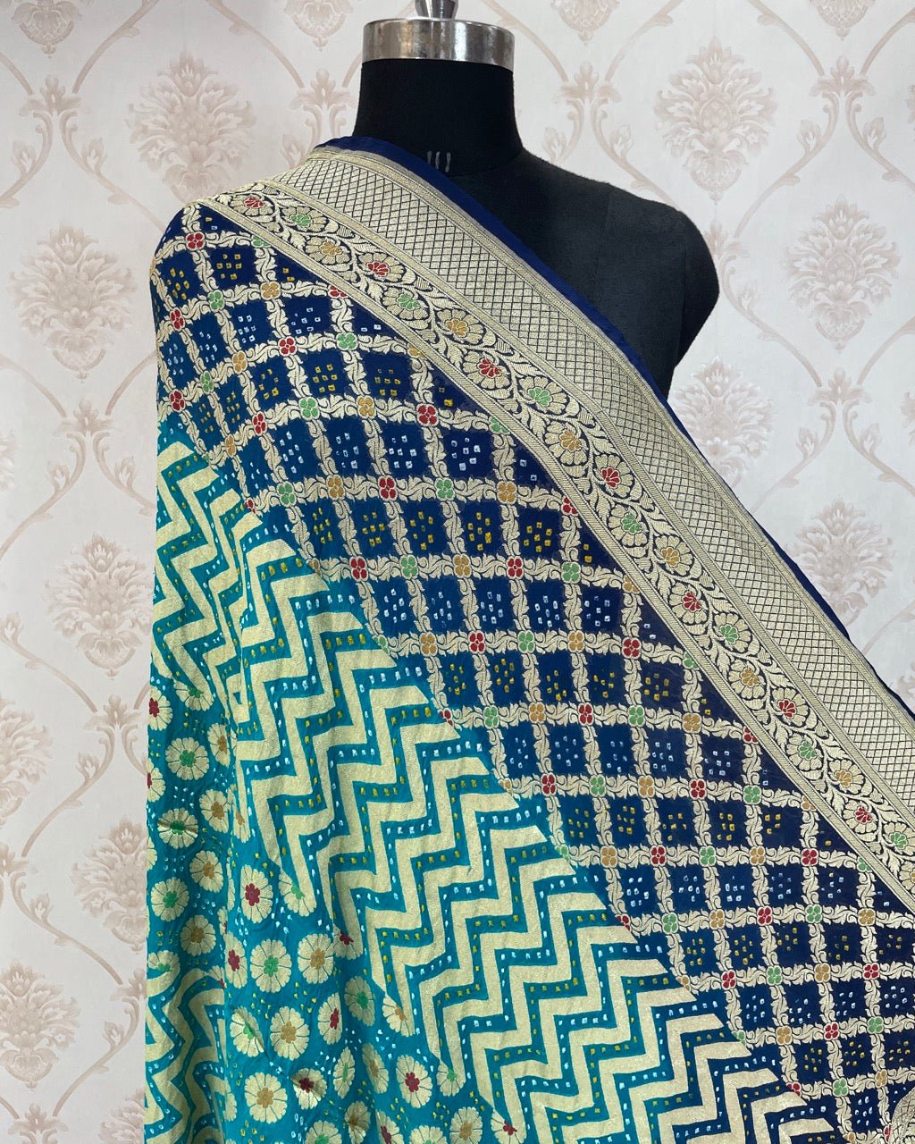 Bandhani Dupatta - SindhoiPatolaArt
