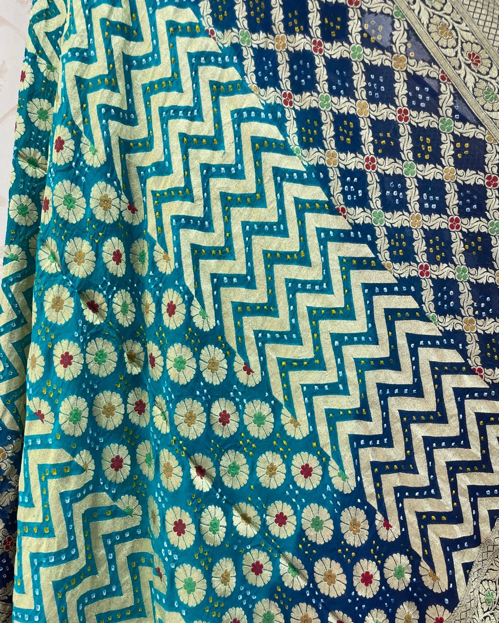Bandhani Dupatta - SindhoiPatolaArt