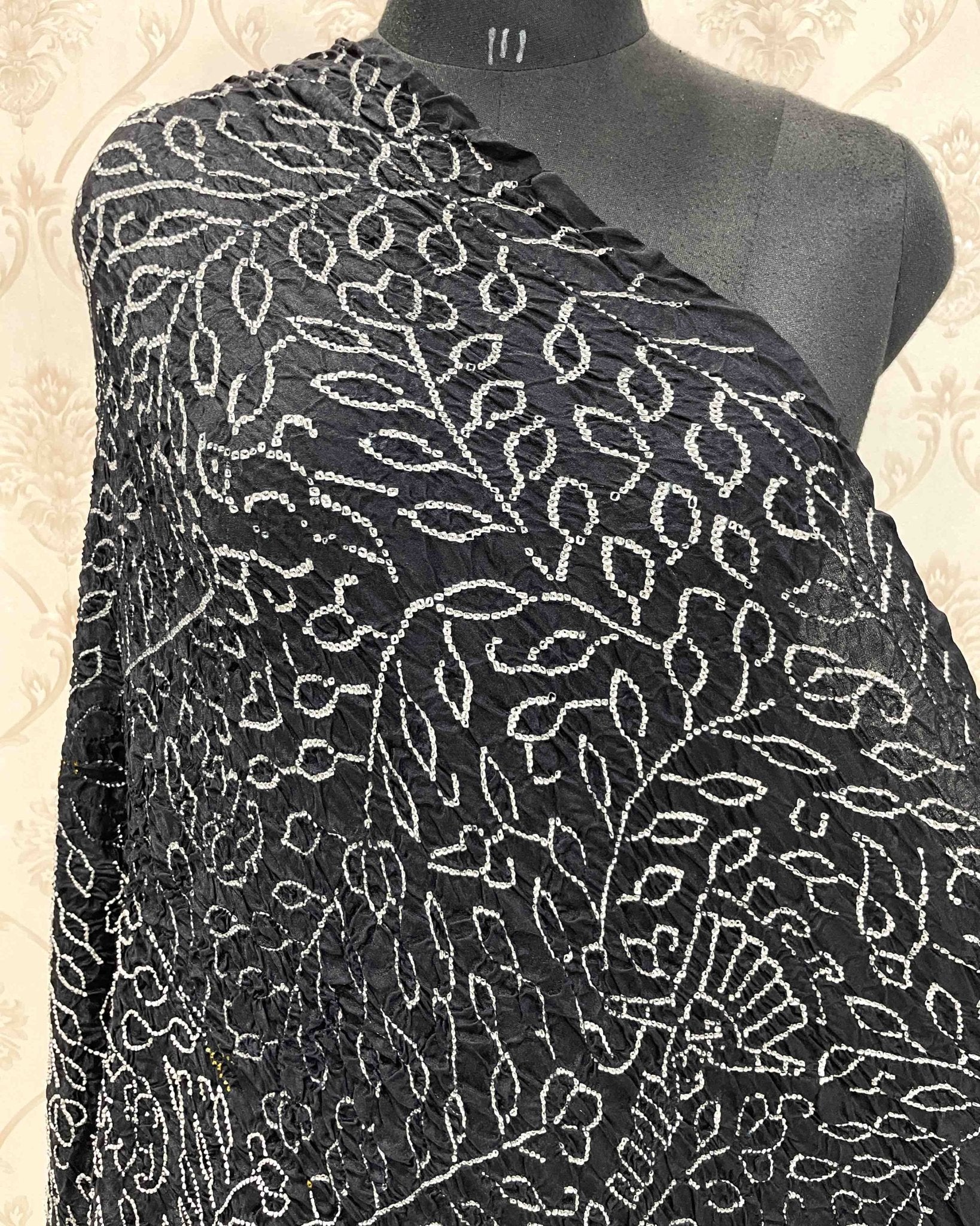 Black Bandhani Dupatta - SindhoiPatolaArt