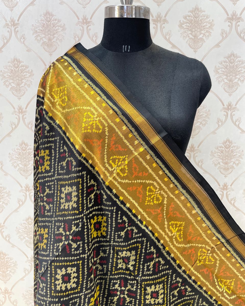 Black Panchanda Patola Dupatta - SindhoiPatolaArt
