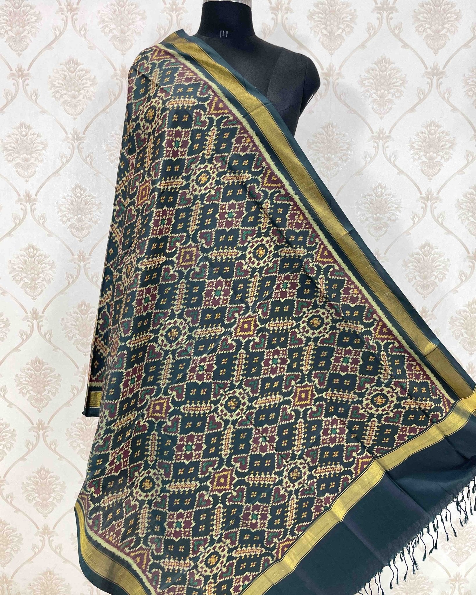 Dark rama Green Manekchowk Designer Patola Dupatta - SindhoiPatolaArt