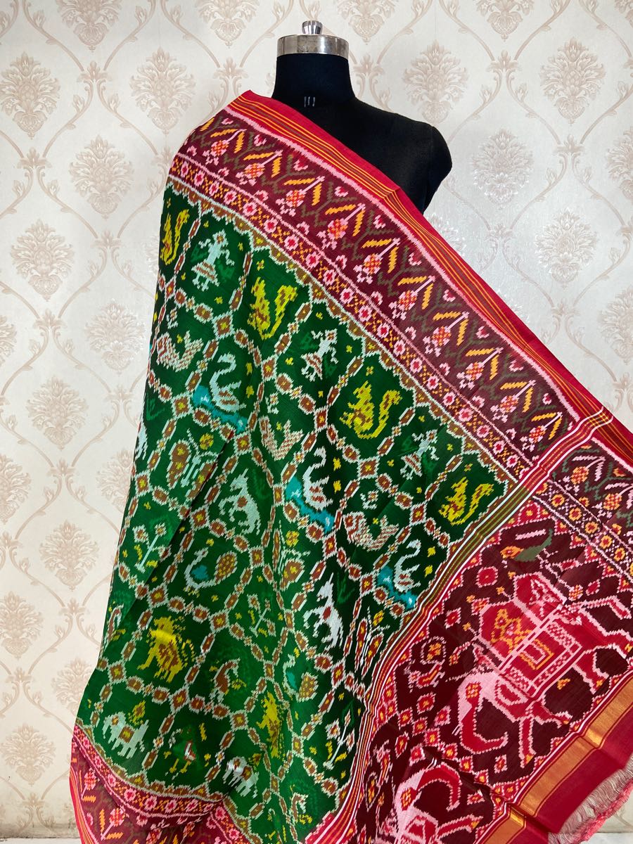 Green and red narikunj design patola dupatta - SindhoiPatolaArt