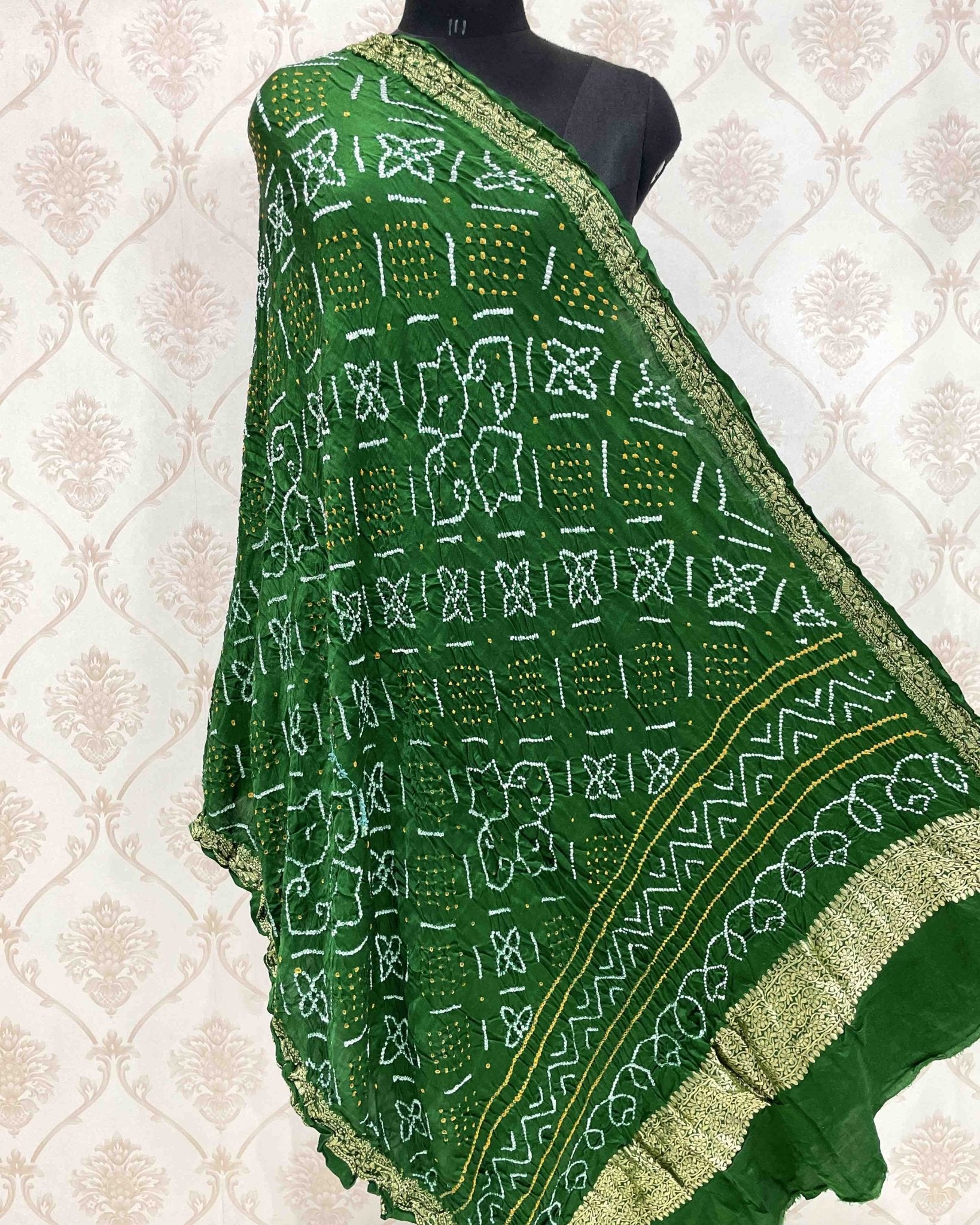 Green Bandhani Dupatta - SindhoiPatolaArt