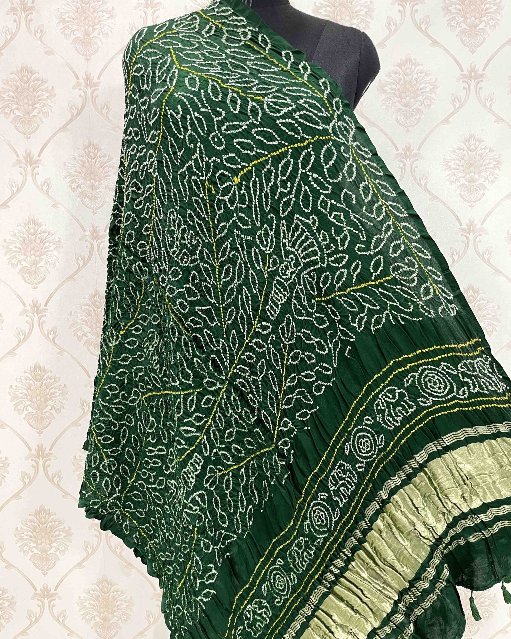 Green Bandhani Dupatta - SindhoiPatolaArt