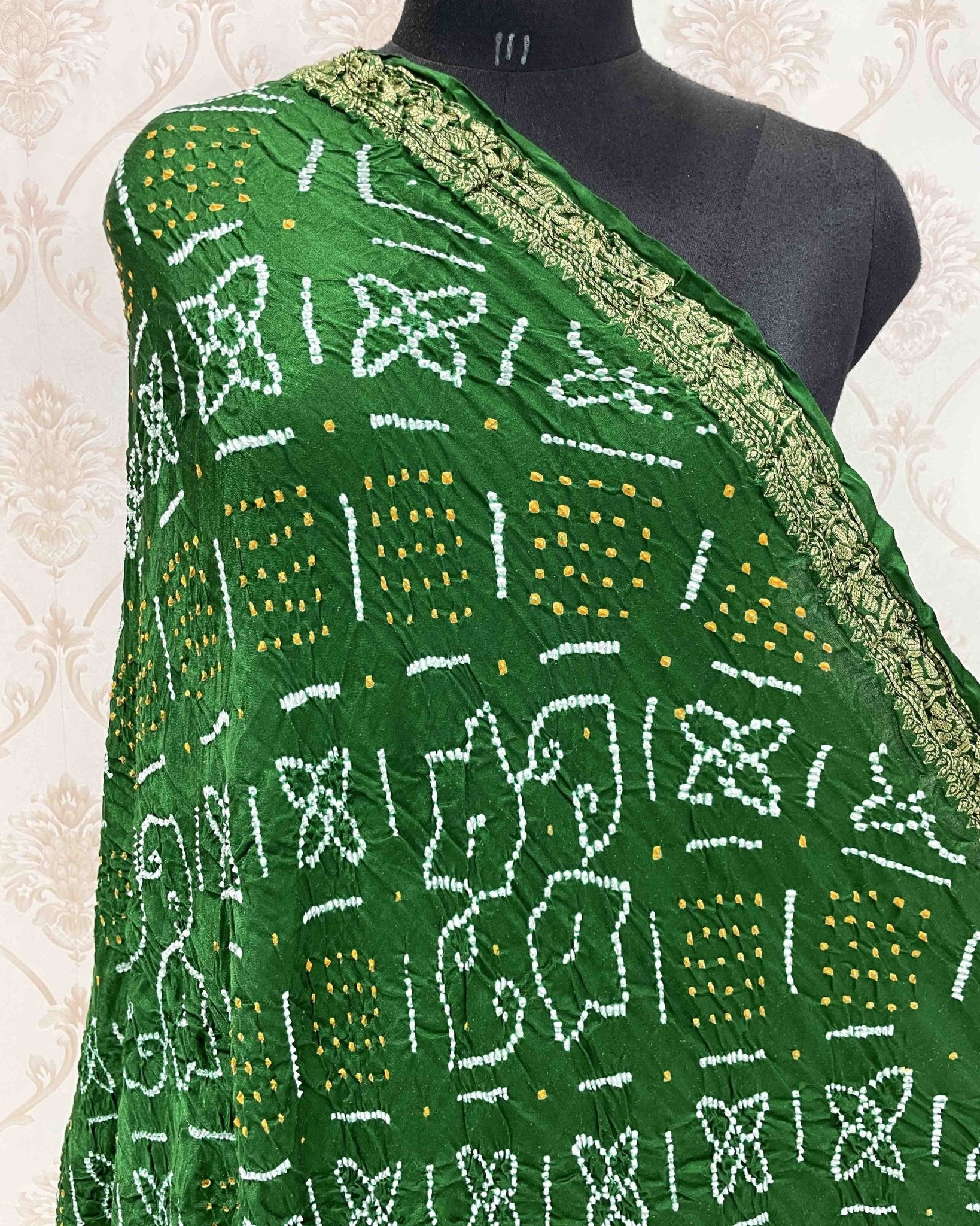 Green Bandhani Dupatta - SindhoiPatolaArt