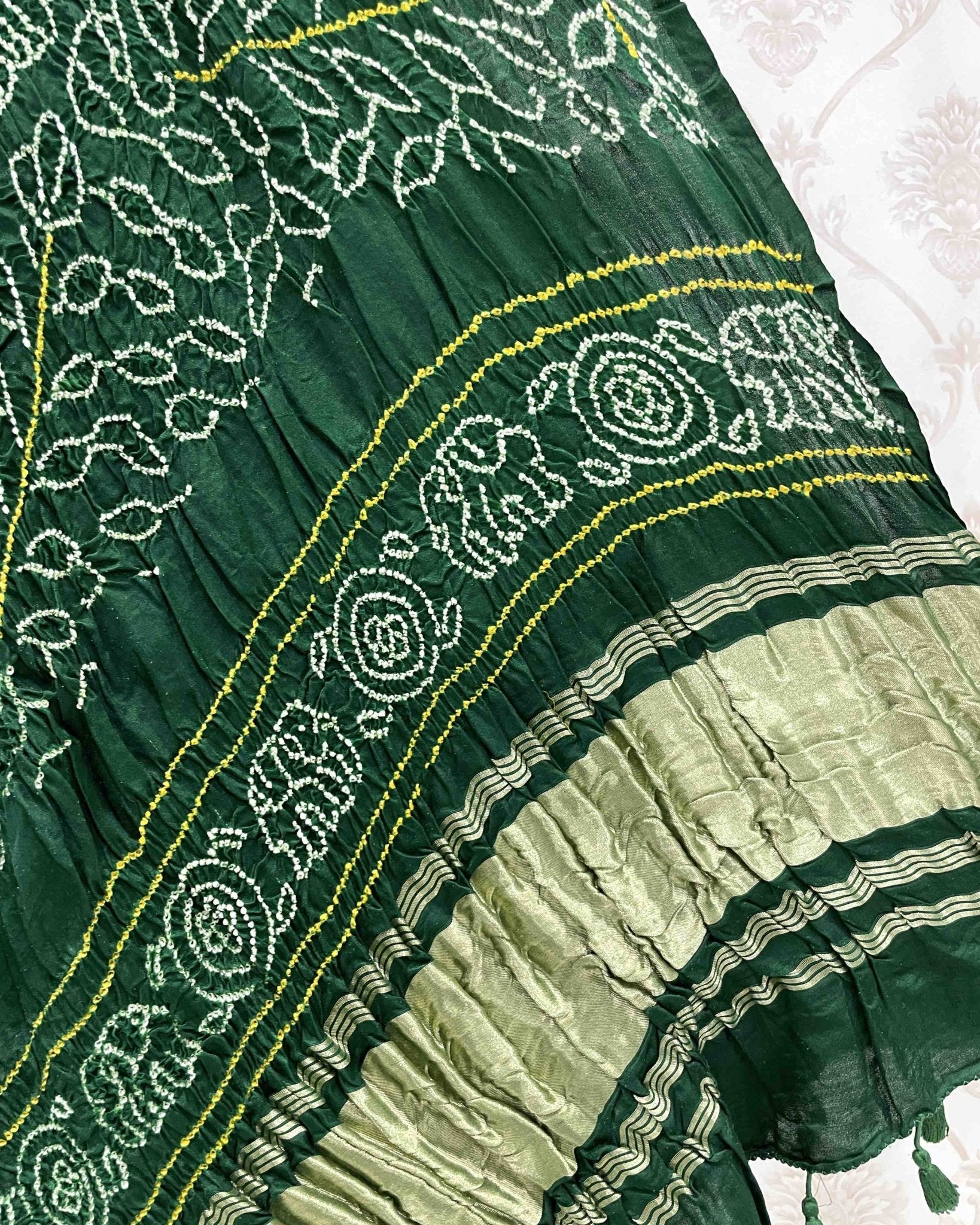 Green Bandhani Dupatta - SindhoiPatolaArt
