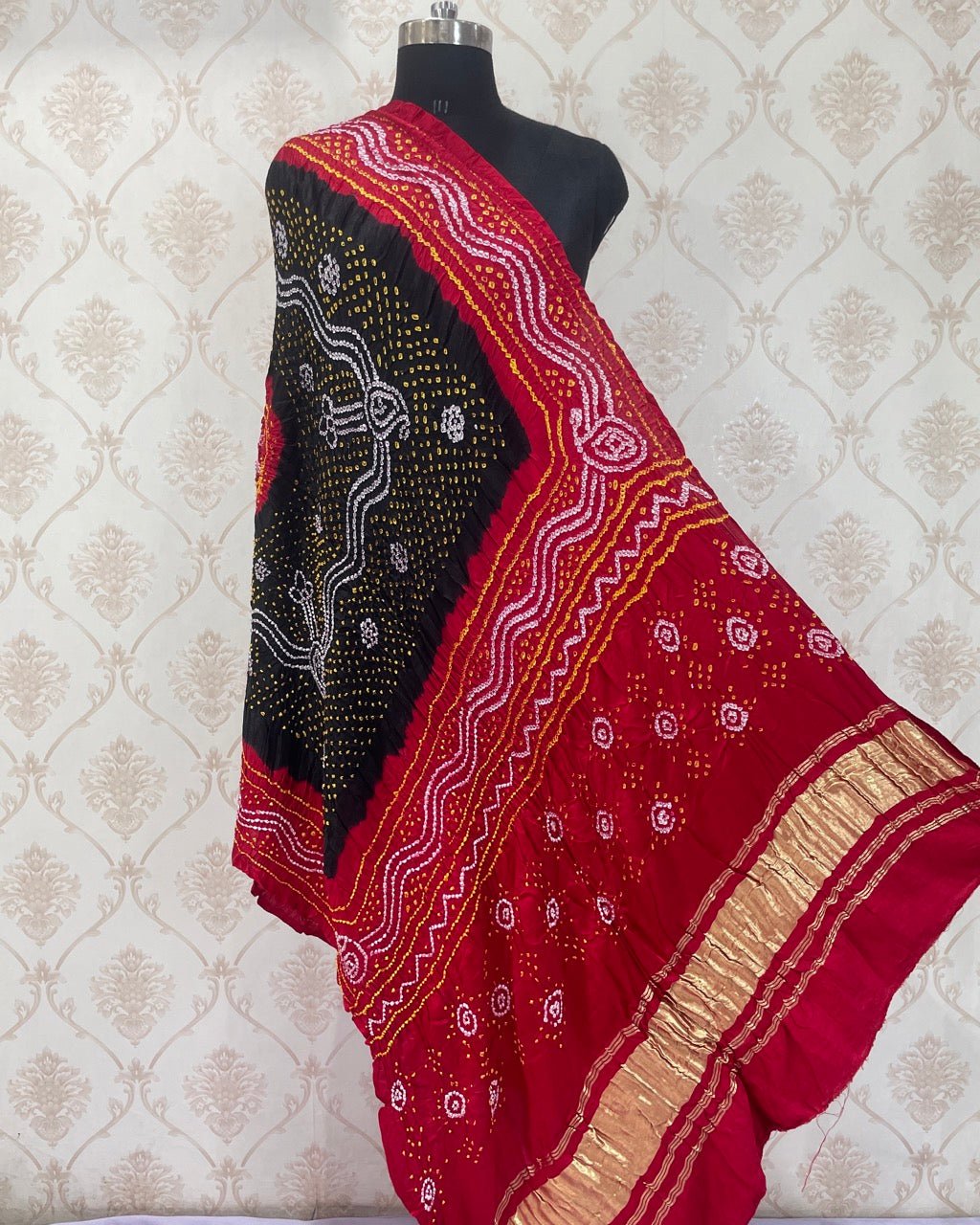 Red & Black Bandhani Dupatta - SindhoiPatolaArt