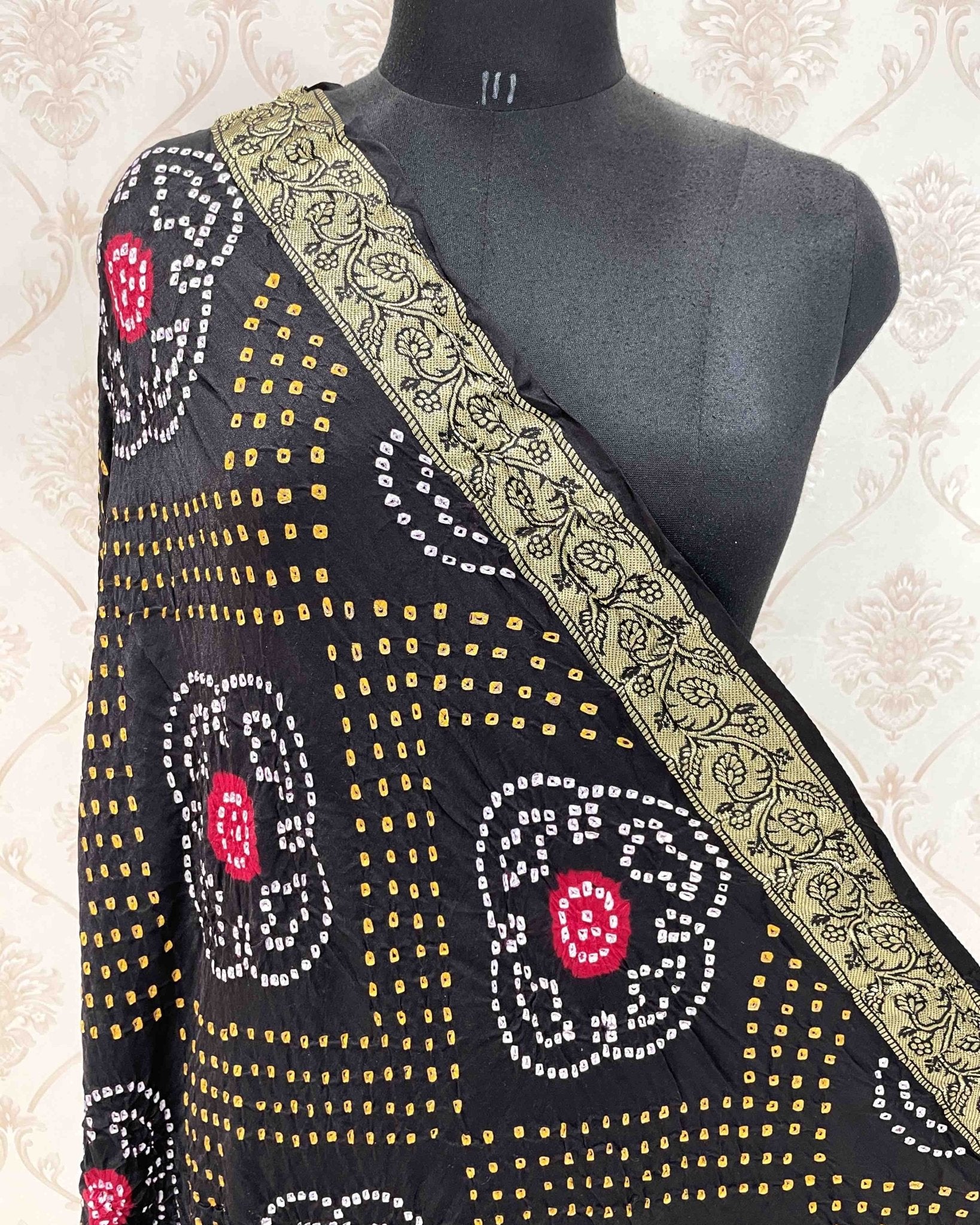 Red & Black Bandhani Dupatta - SindhoiPatolaArt