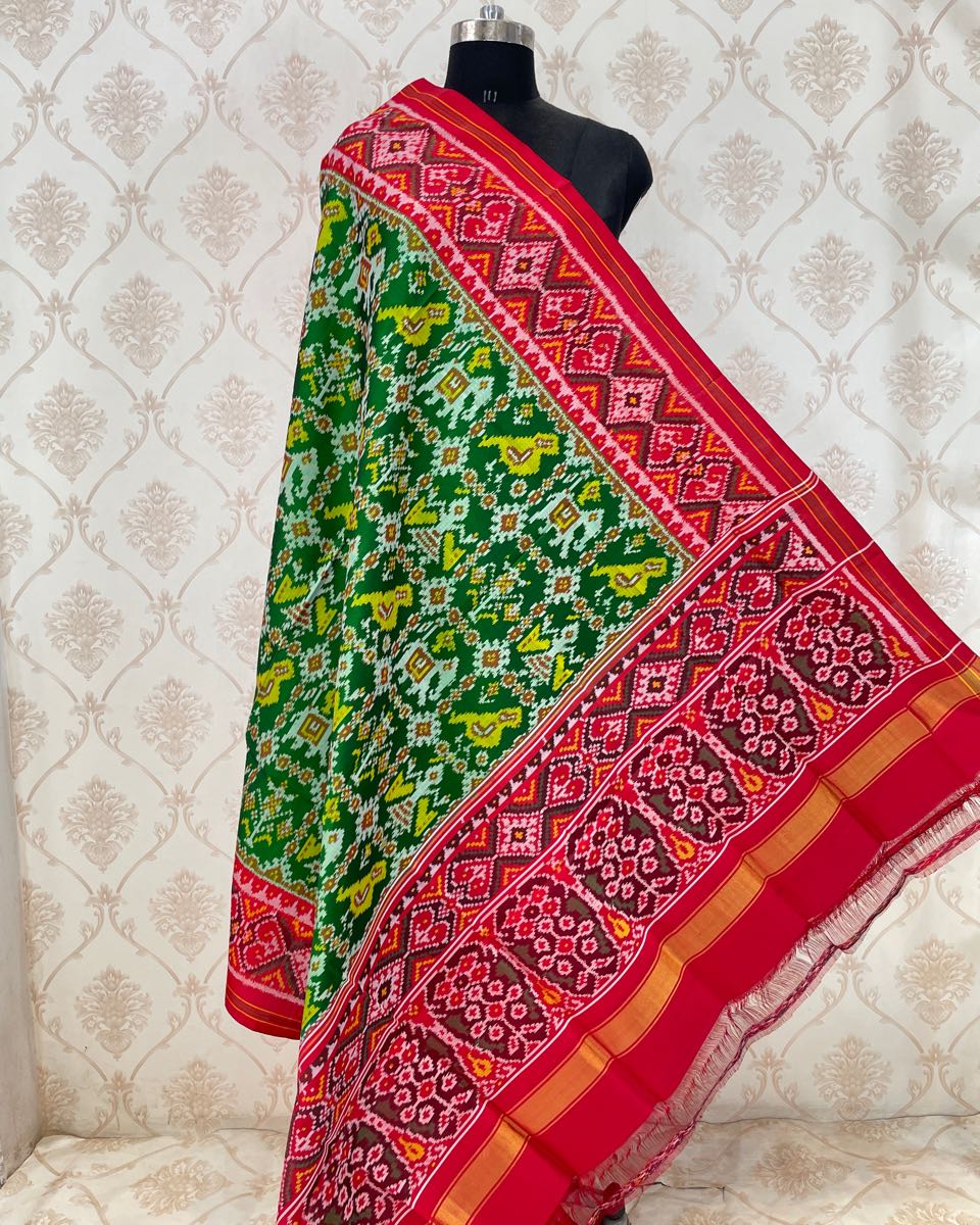 Red & Green Narikunj Patola Dupatta - SindhoiPatolaArt