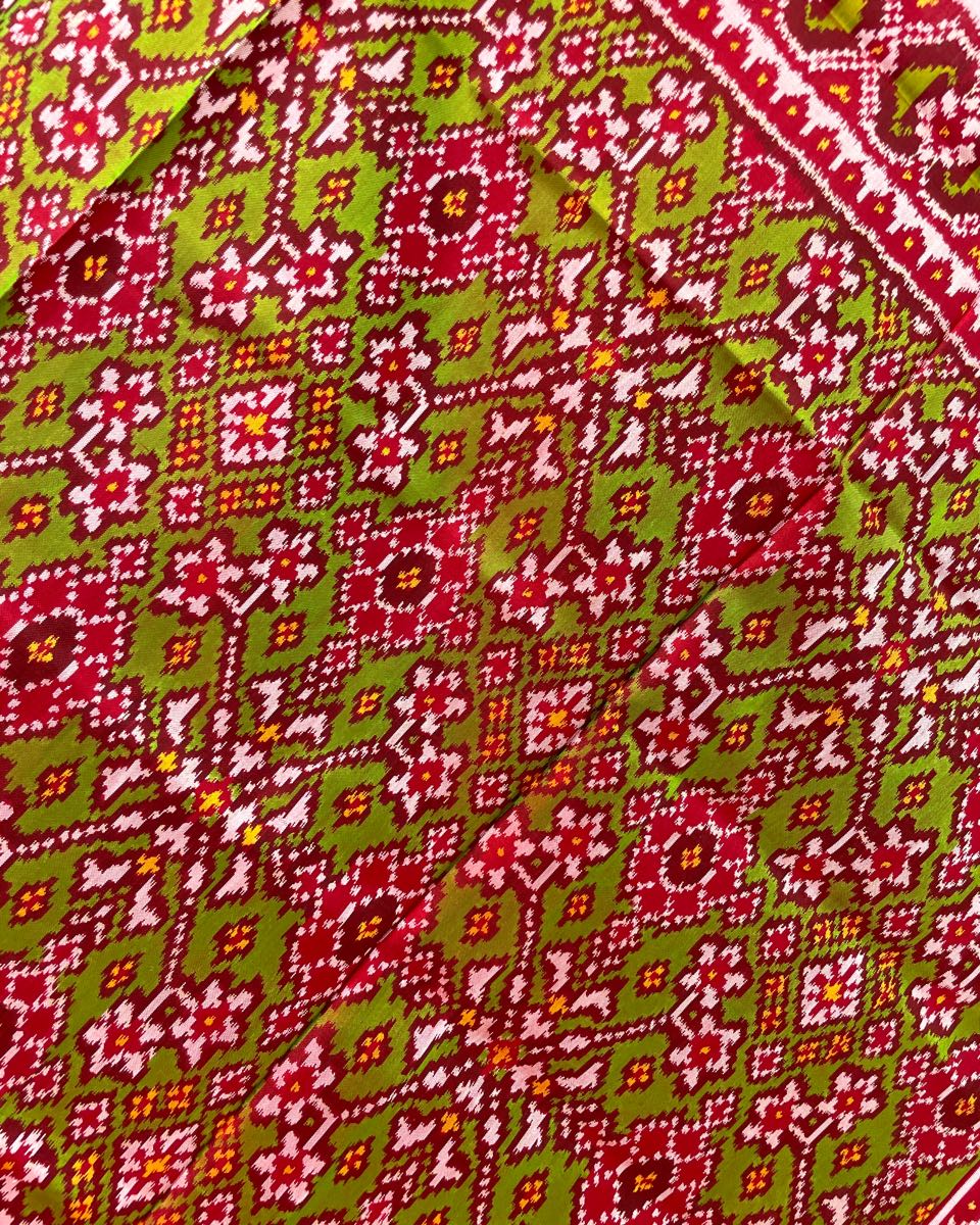 Red & Green Navratan Patola Dupatta - SindhoiPatolaArt