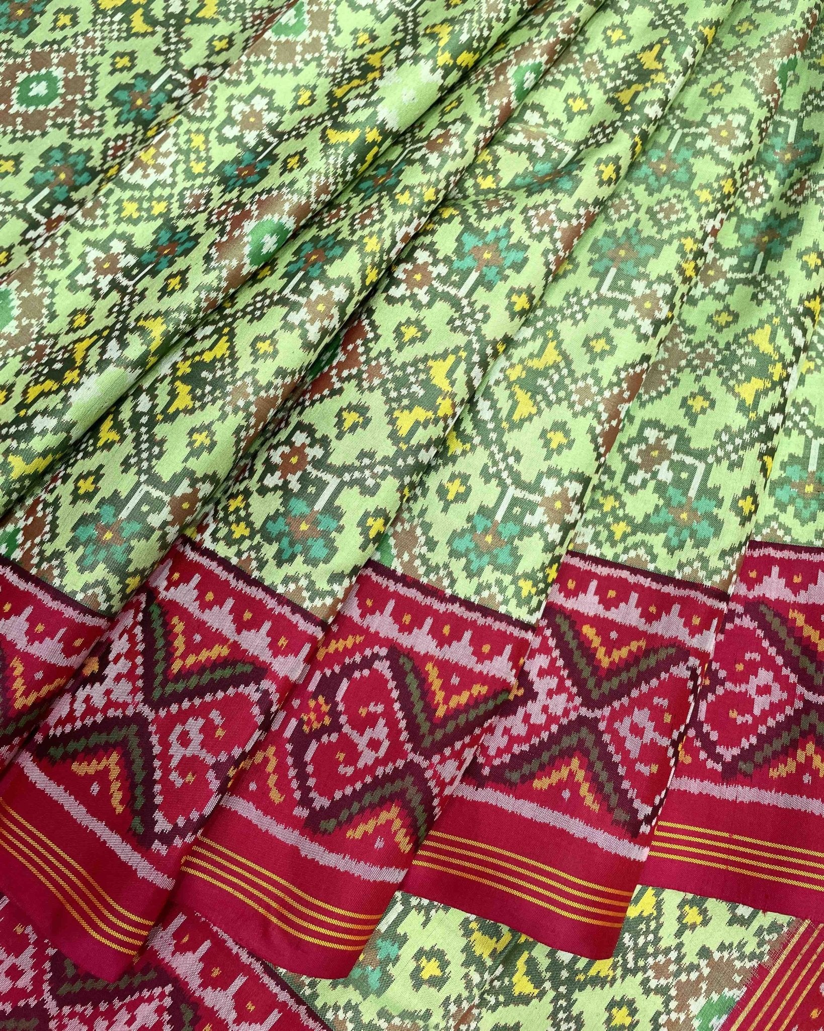 Red & Pista Green Navratan Designer Patola Saree - SindhoiPatolaArt