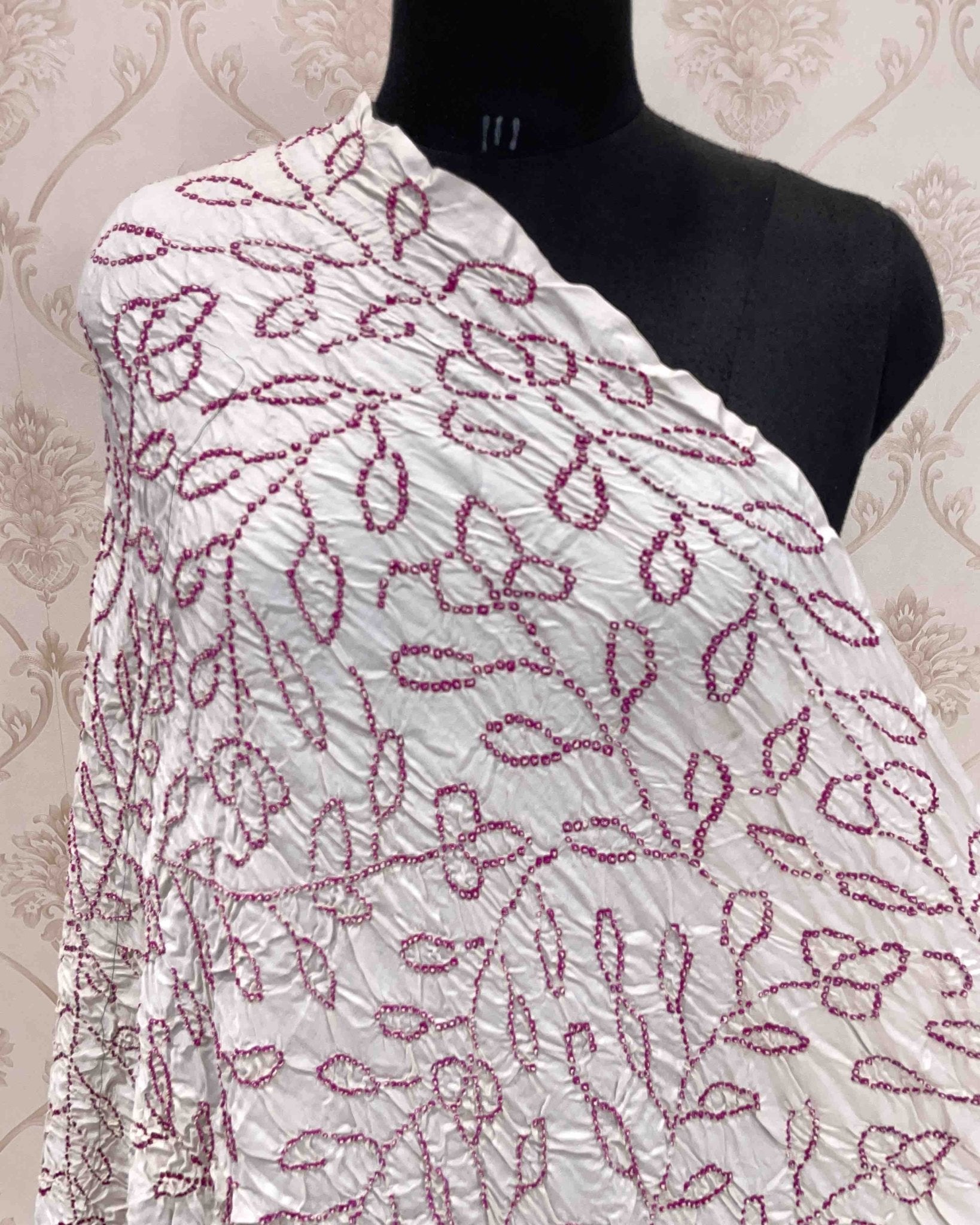 White Bandhani Dupatta - SindhoiPatolaArt