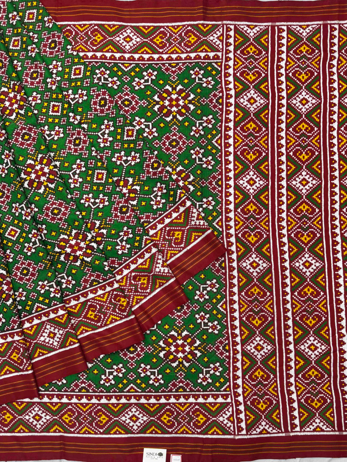 Red & Green Navaratan Patola