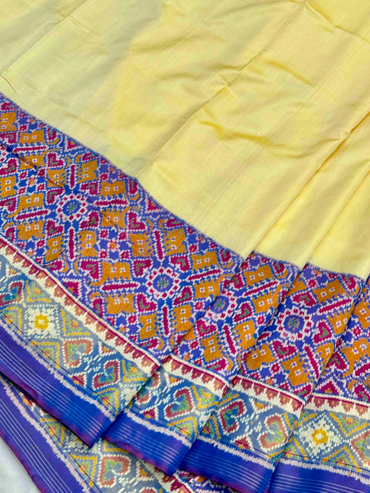 offwhite skirt border plain Patola Saree