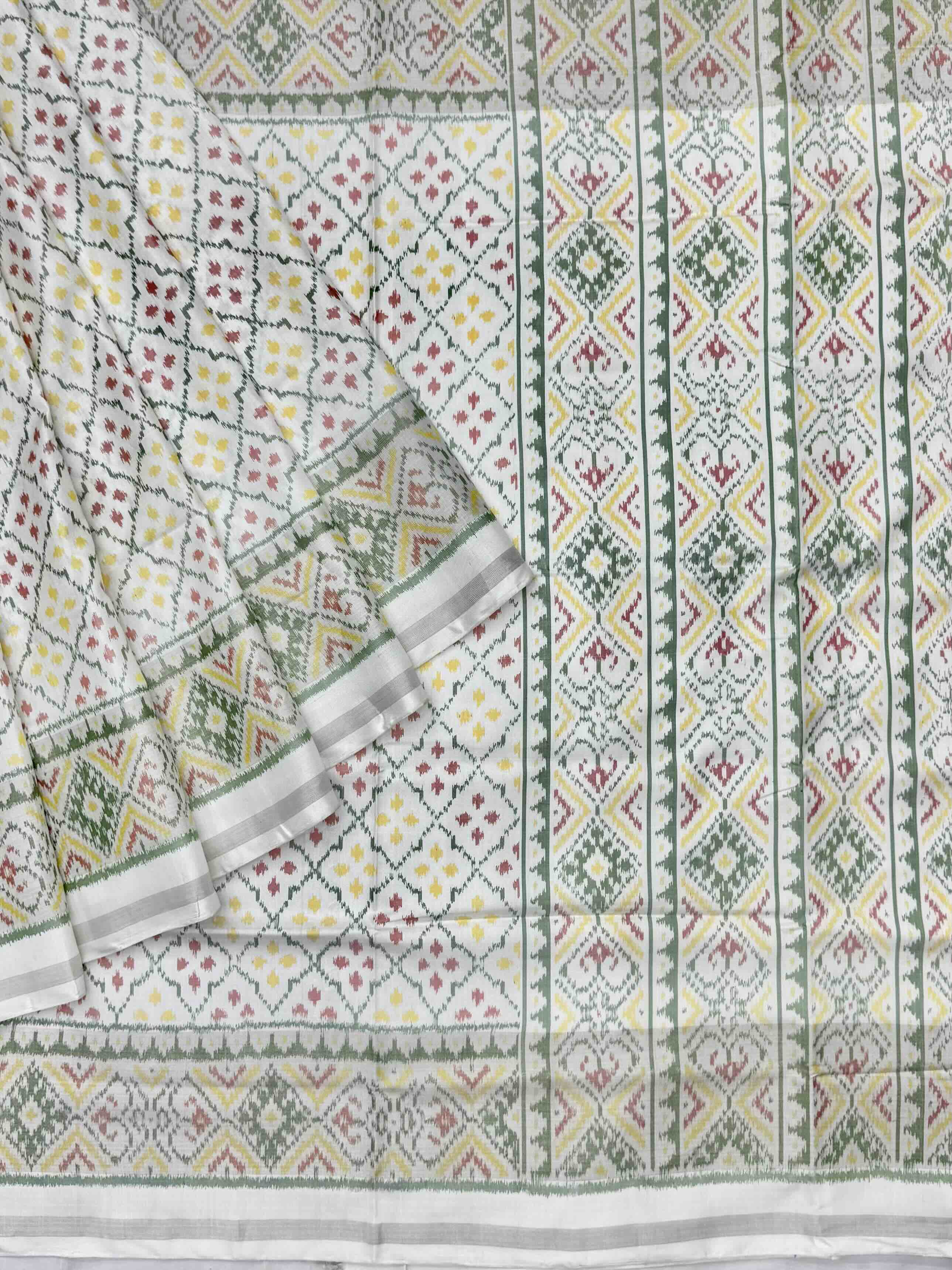 White Rajkoti Patola with Bandhani design